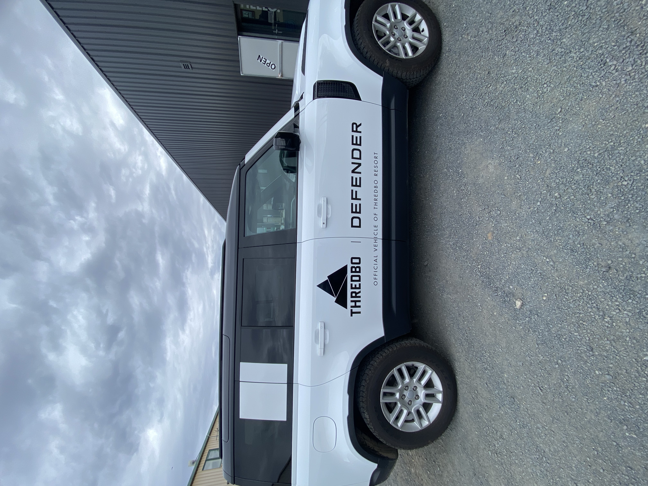 Thredbo Resort – Land Rover Defender graphics.
