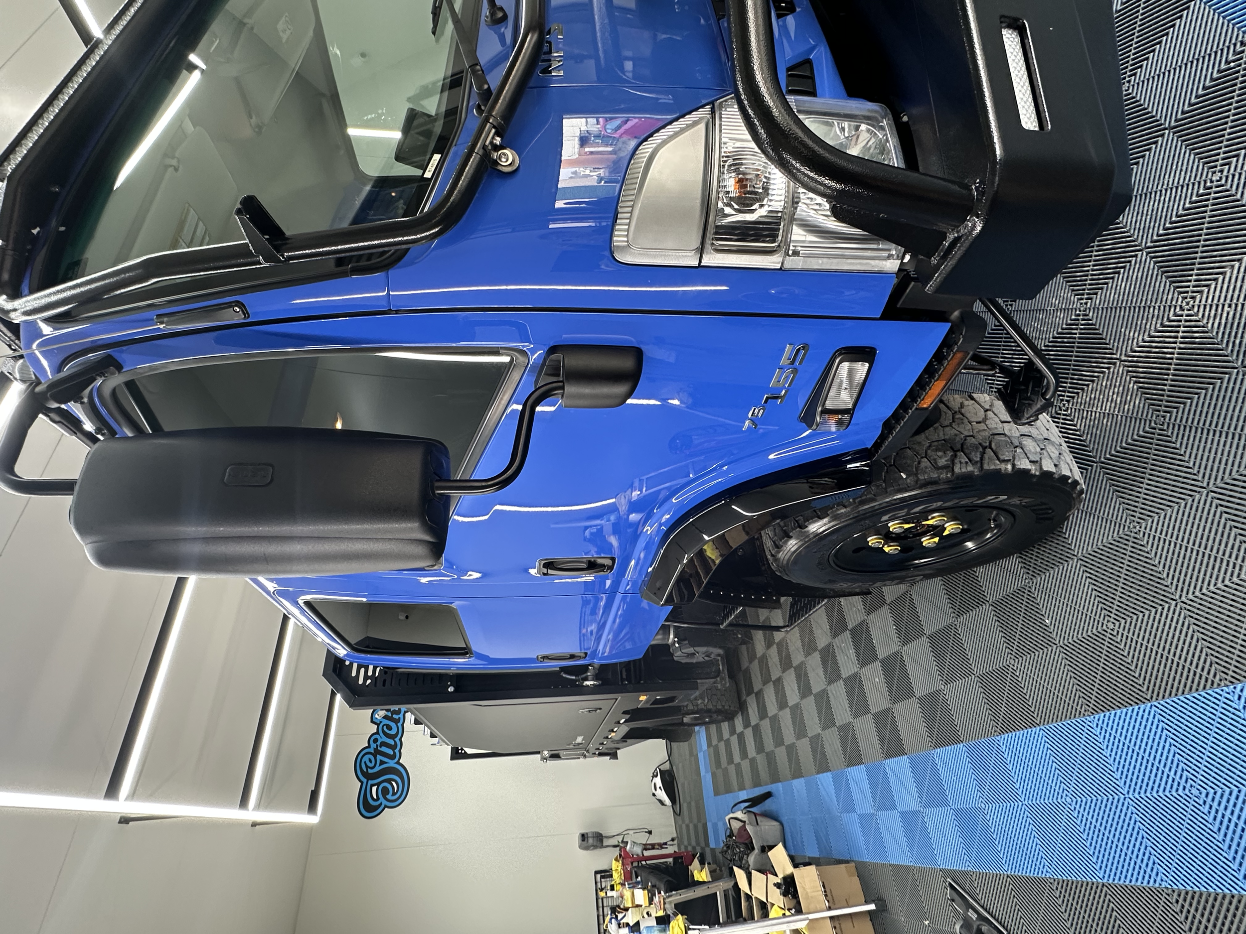 Isuzu Truck – Full PPF and window ceramic coating.