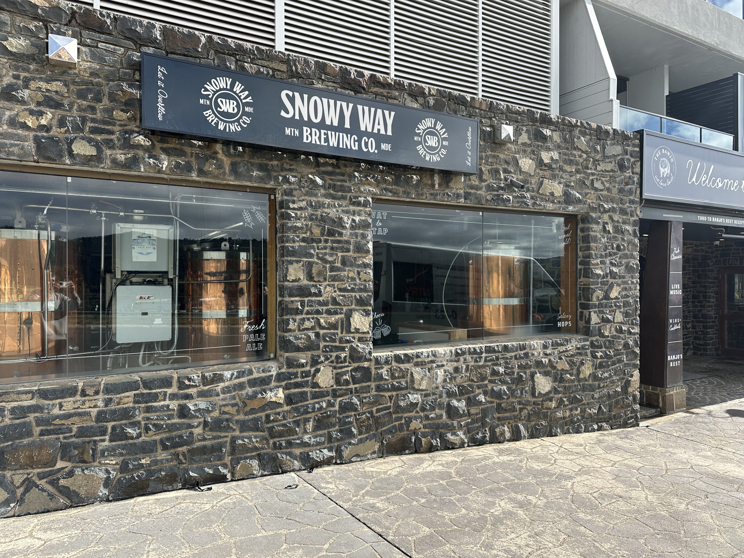 Snowy Way Brewing Co. – Lightbox reskin.