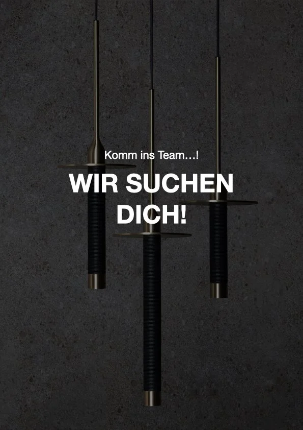 Drei Hockeystöcke hängen an der Wand, mit Text: "Komm ins Team...! WIR SUCHEN DICH!"