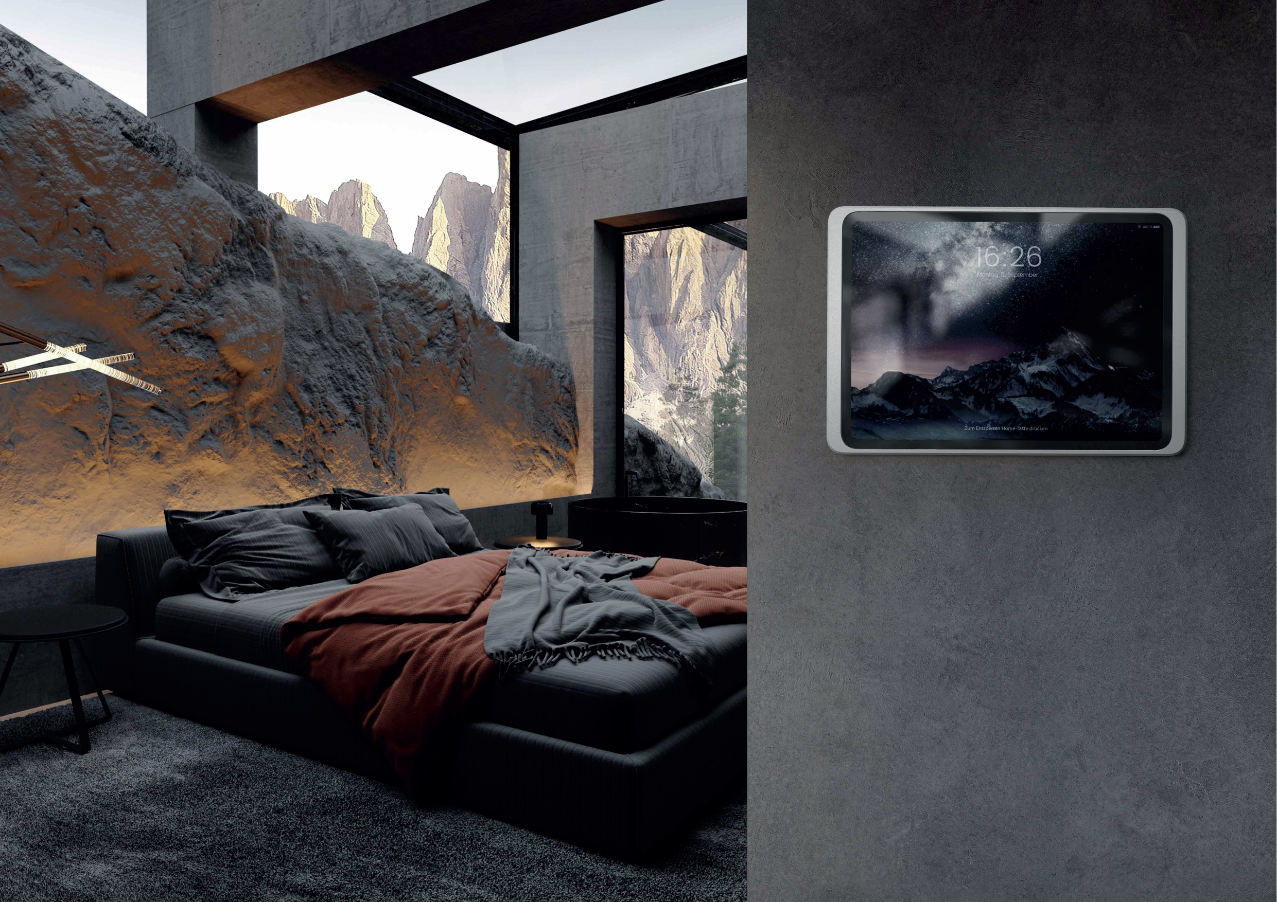 Schlafzimmer mit großen Fenstern, die eine Bergkulisse zeigen, dunkel Moosgrünes Wand, Bett mit schwarzen Bettwäsche und einer orangefarbenen Decke, moderner Rahmen für Smartphone oder Smart-Display an der Wand