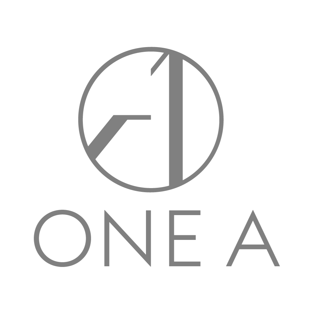 Schwarzes Logo mit einem Kreis, der Zahl 1 mit einem Segment zeigt, und dem Text 'ONE A' darunter.