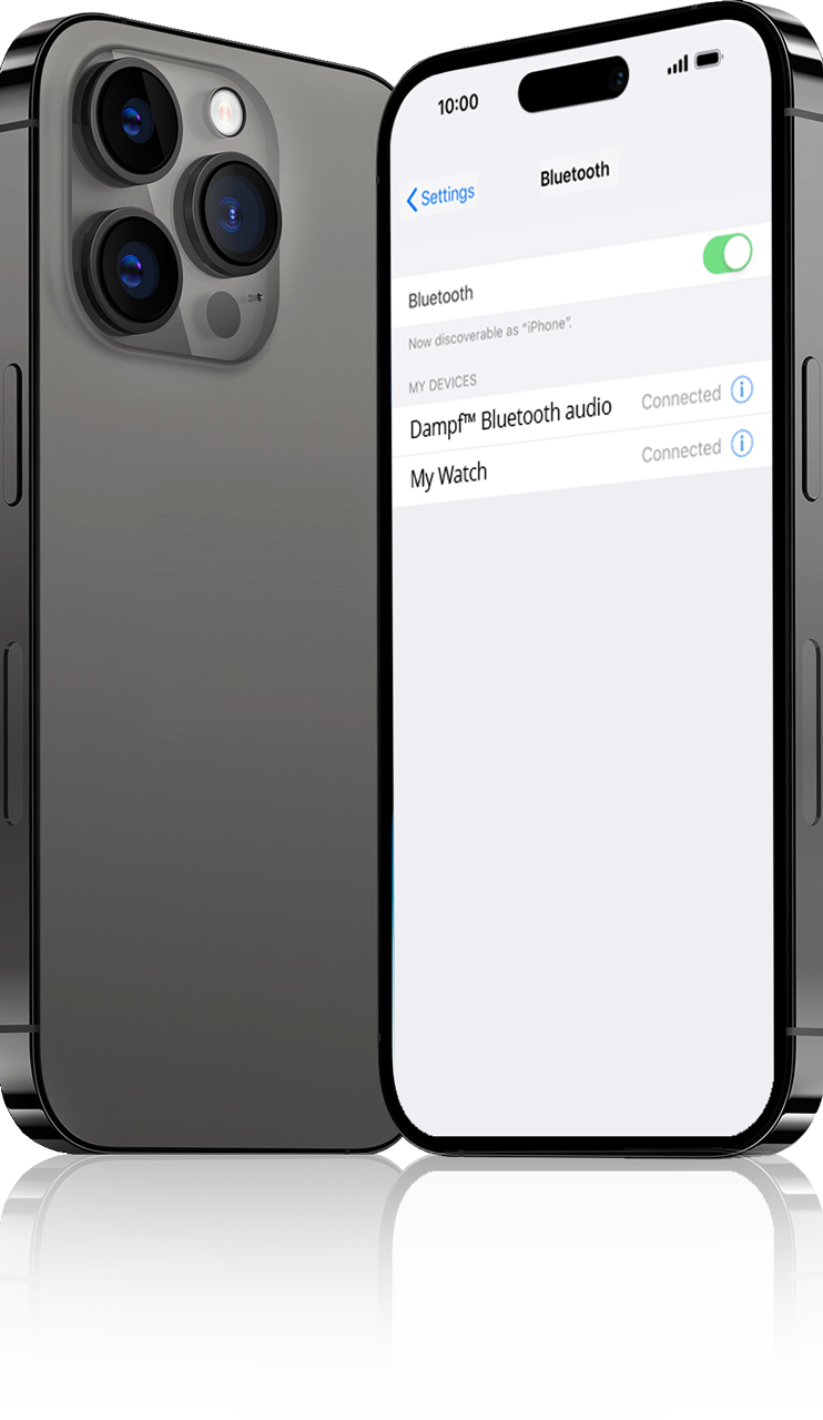 Smartphone mit Bluetooth-Einstellungen auf dem Bildschirm, neben einem iPhone 12 Pro Max mit mehreren Kameraobjektiven
