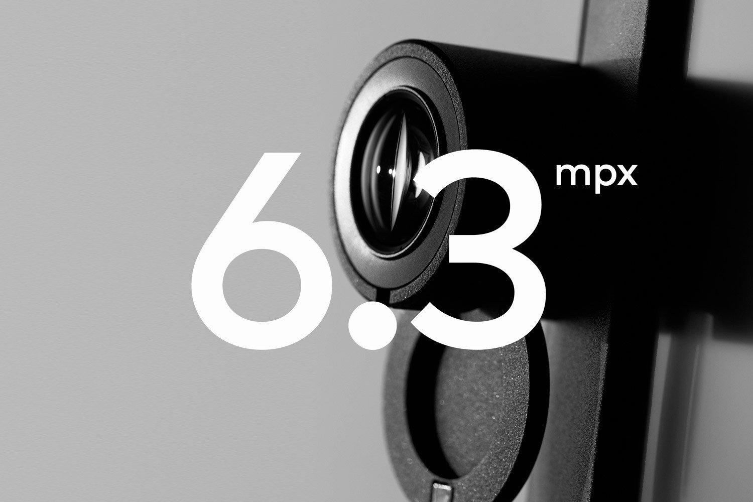 Nahaufnahme eines Lautsprechers mit Text '6.3 mpx' in Schwarztönen.