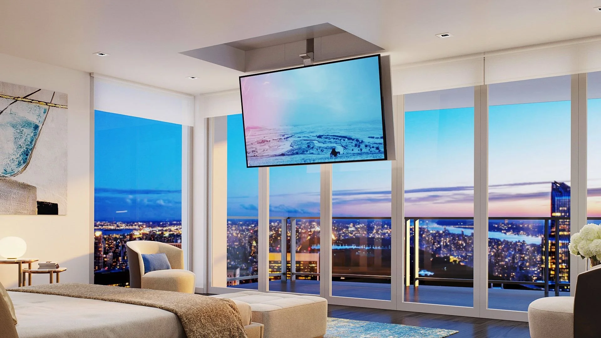 Wohnzimmer mit großen Fenstern mit Stadt- und Wasserblick bei Sonnenuntergang, moderner Einrichtung, Fernseher und bequemem Sitzbereich.