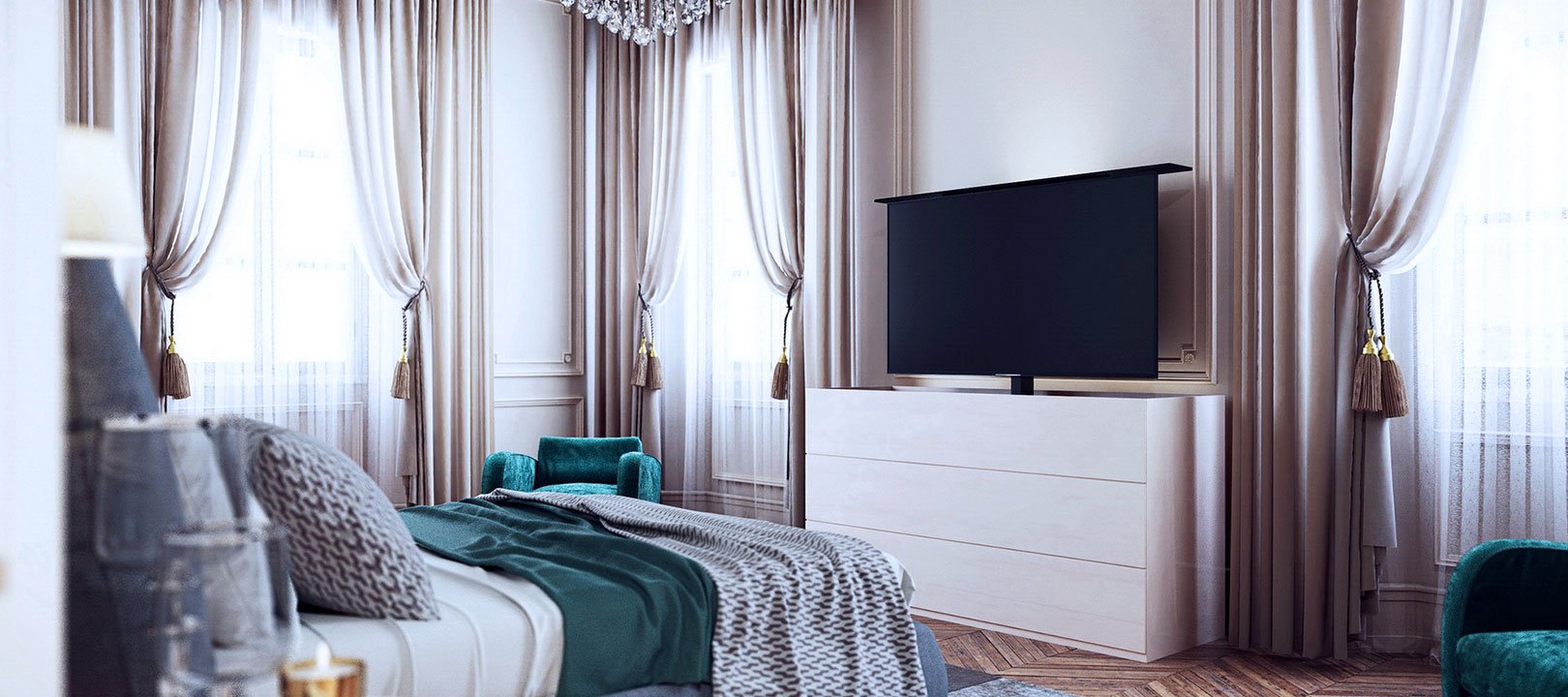 Ein elegantes Schlafzimmer mit hohen Fenstern, dicken Vorhängen, einem Bett, einem Kamin, einem flachbildsch screen und einem weißen Kommode.