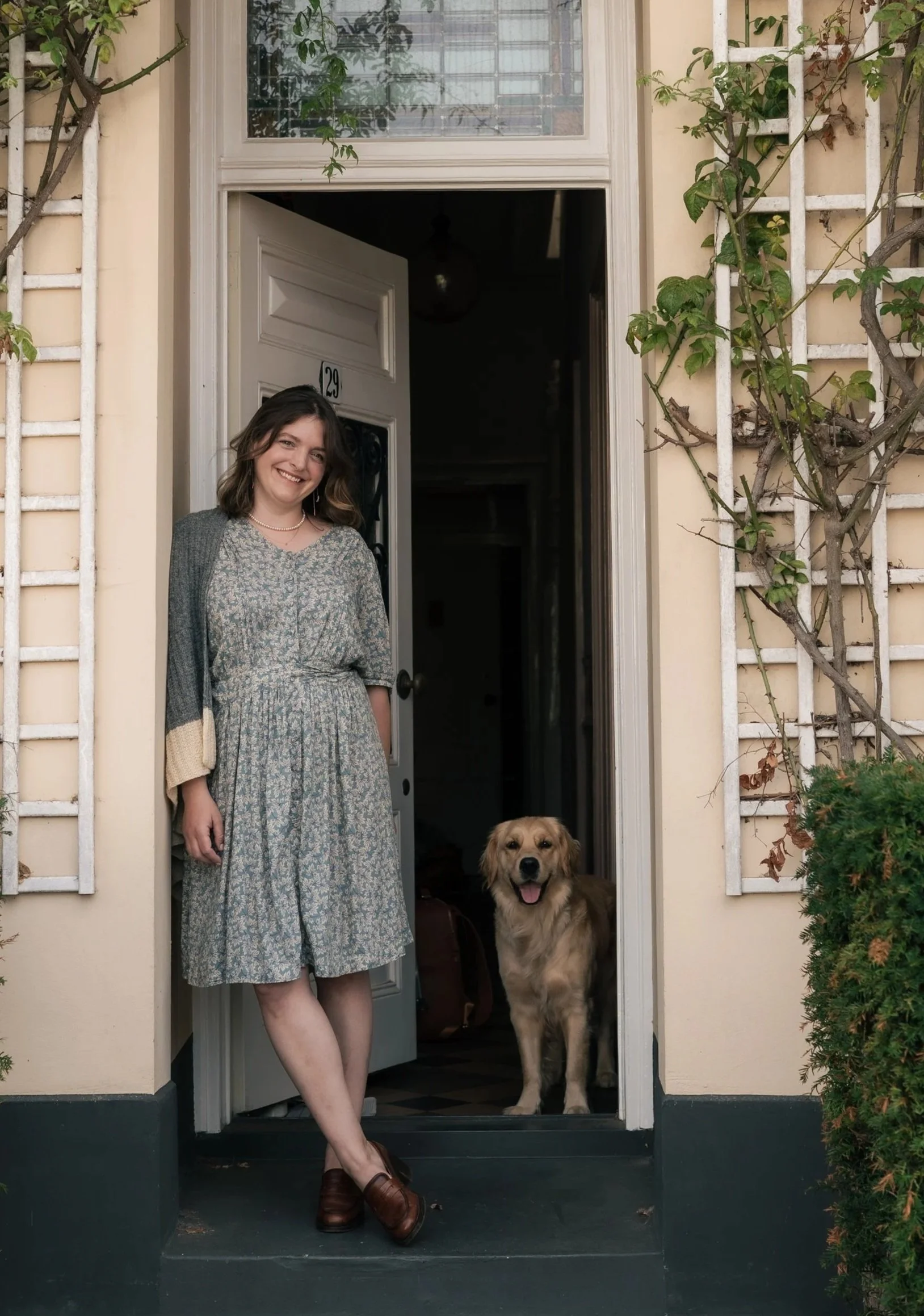 Nora Keller and her golden retriever in the door of her home in Apeldoorn.
