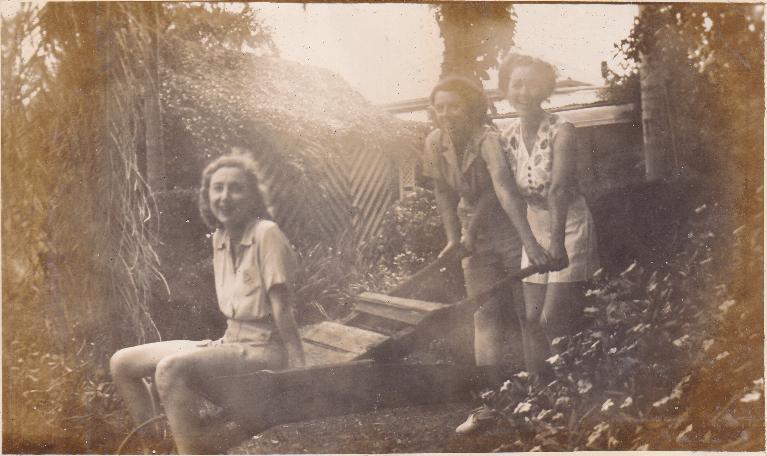 Veronica Baker and friends, possibly in Bauple