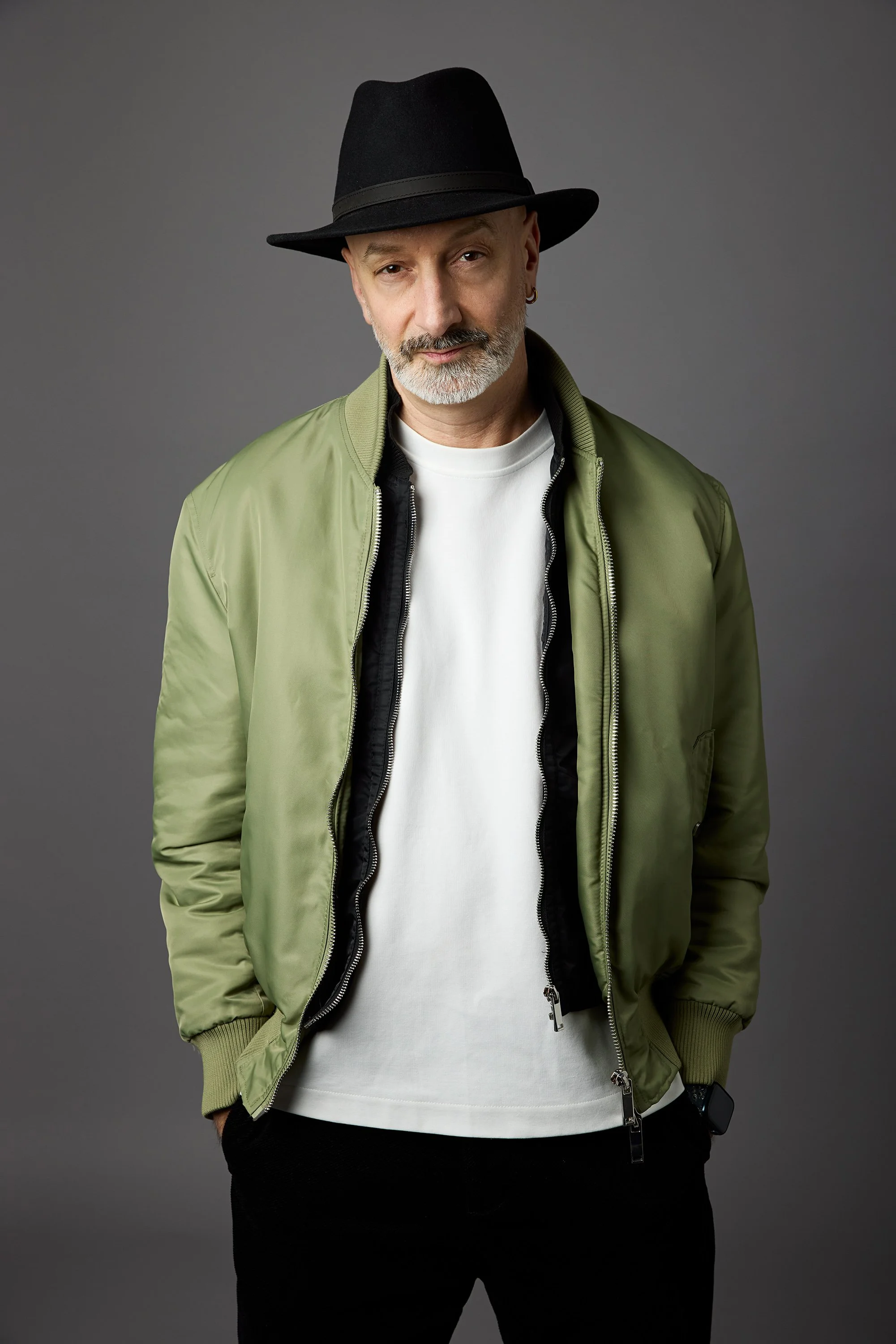 Actor with playing range of 42 - 55. Perfect crook, cop, or father figure.
