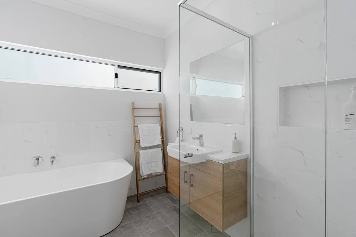 bathroom w bath - Copy Michelle Tomalin.jpeg