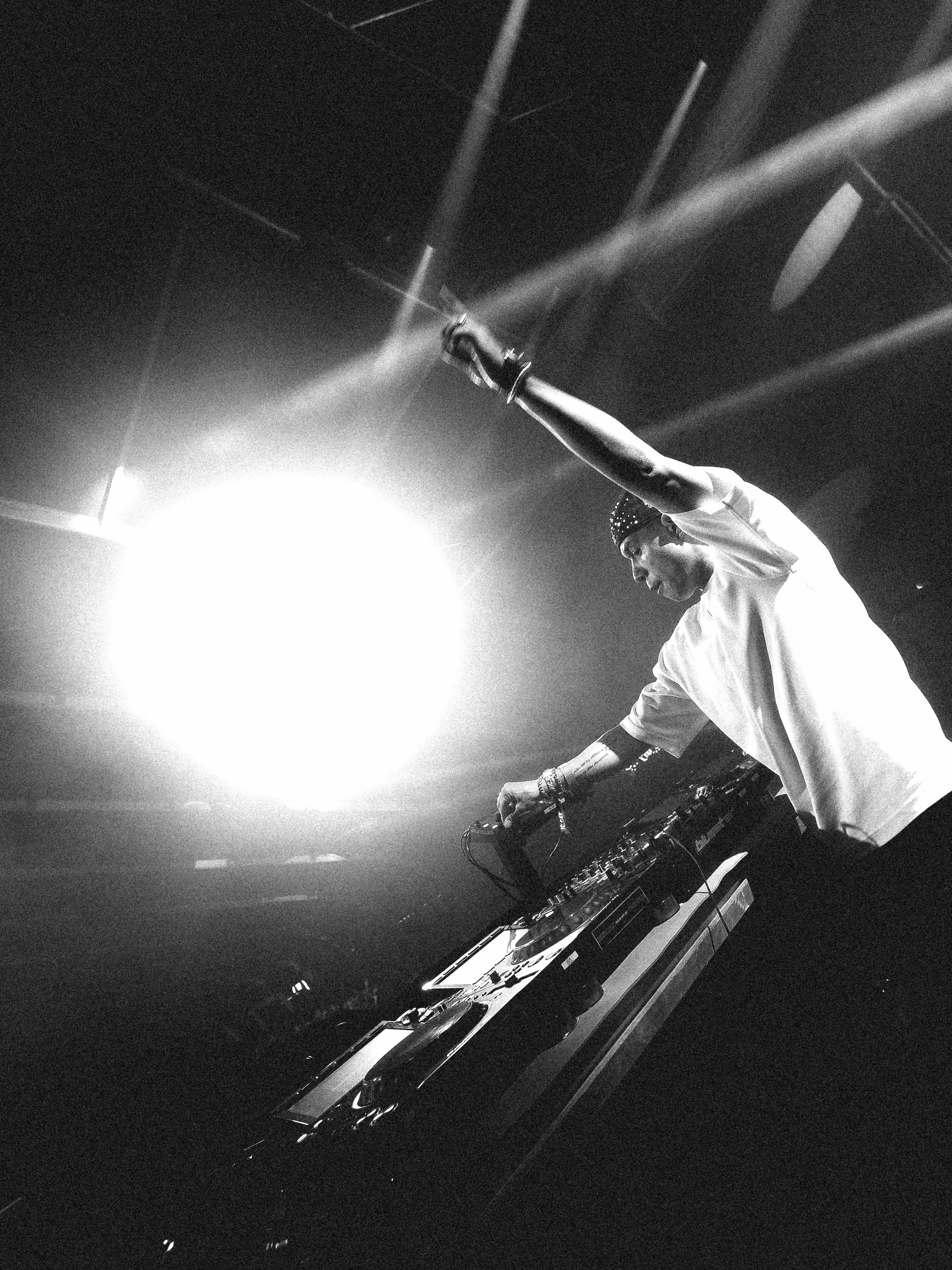 @jaxjones making the whole hangar at @electriccastle move