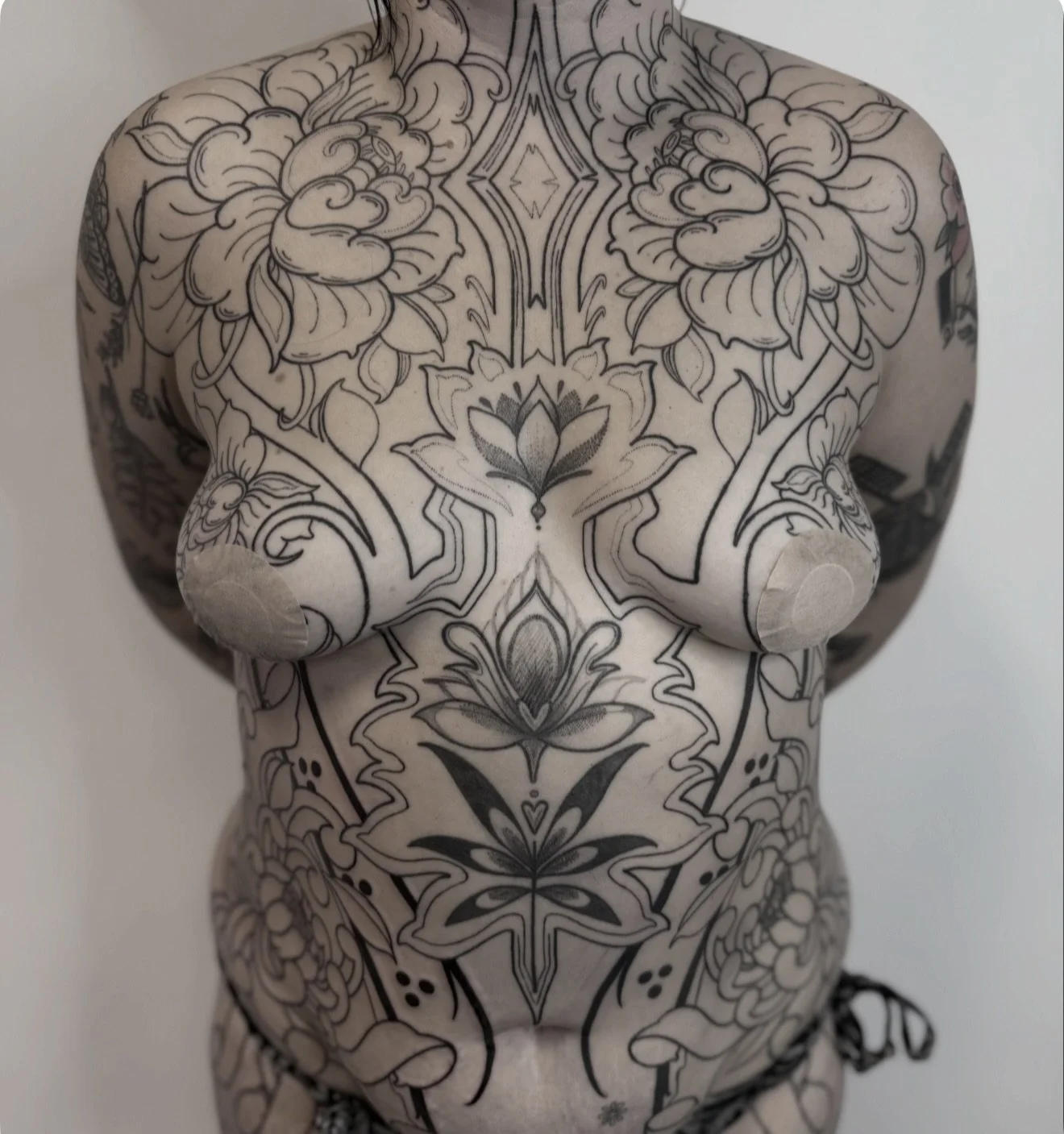 Full front/ neck piece I&rsquo;m working on for the lovely Josie 🌸 #
(Existing sternum flowers made by another artist) 

We&rsquo;ve lined in mostly all of the concept now, couple central details to add on the lower stomach next time, &amp; an exten