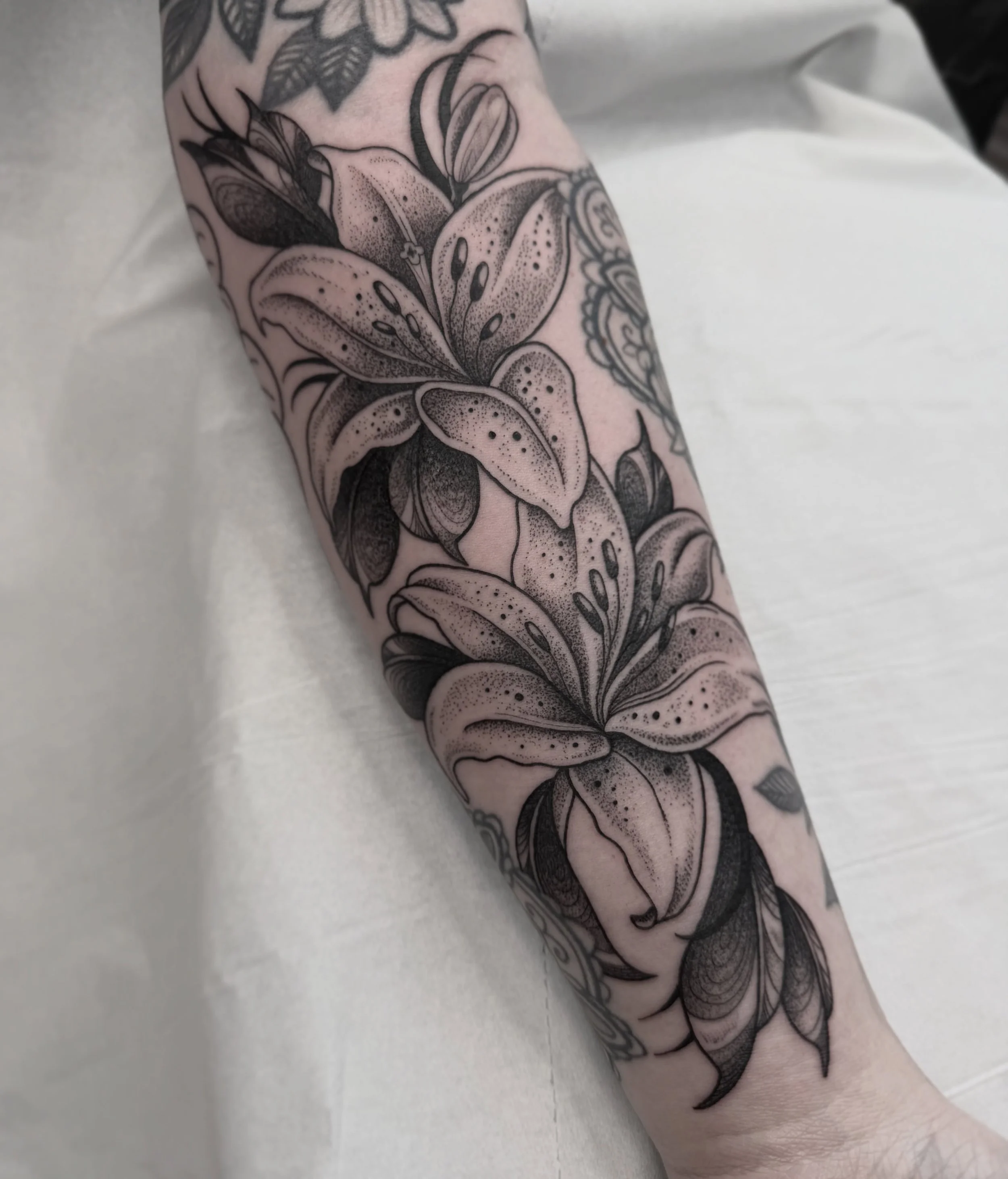 Lilies for Leanne ✨ 

#lilies #lily #lilytattoo #flowertattoo #flowertattoos