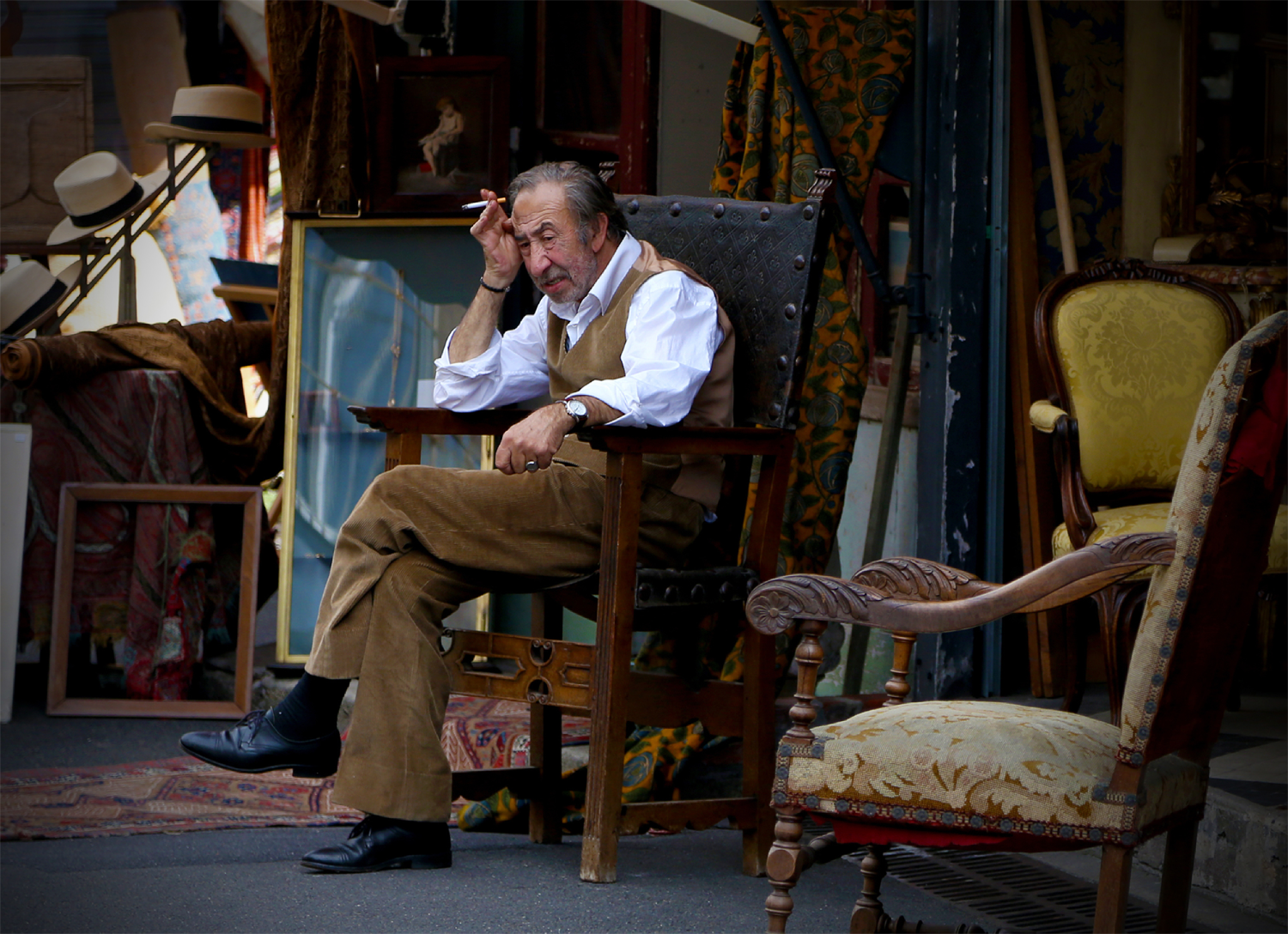 antiqueDealerCrop.png