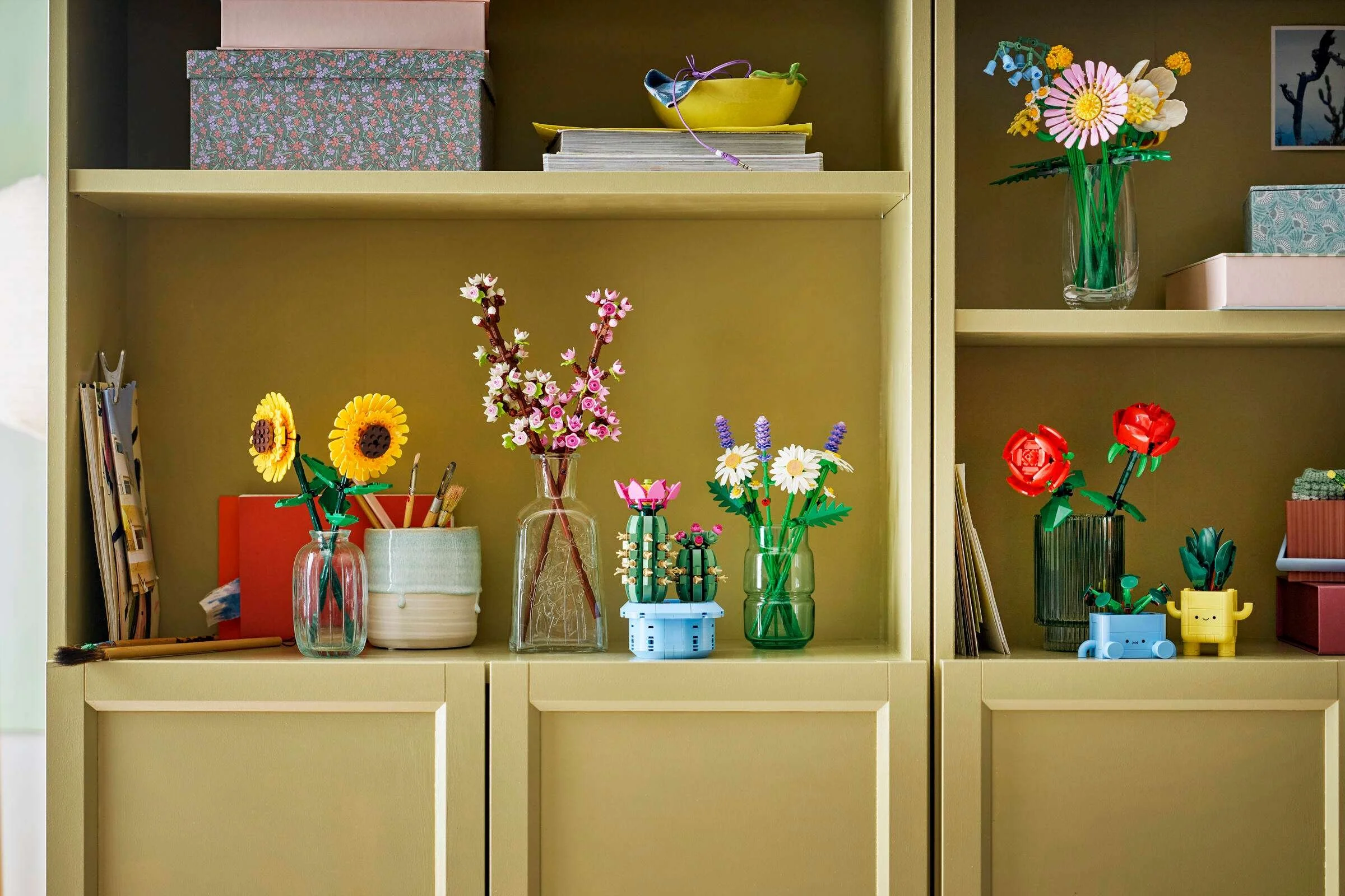 LEGO Flowers vs. Real Flowers: Which Makes a Better Gift?