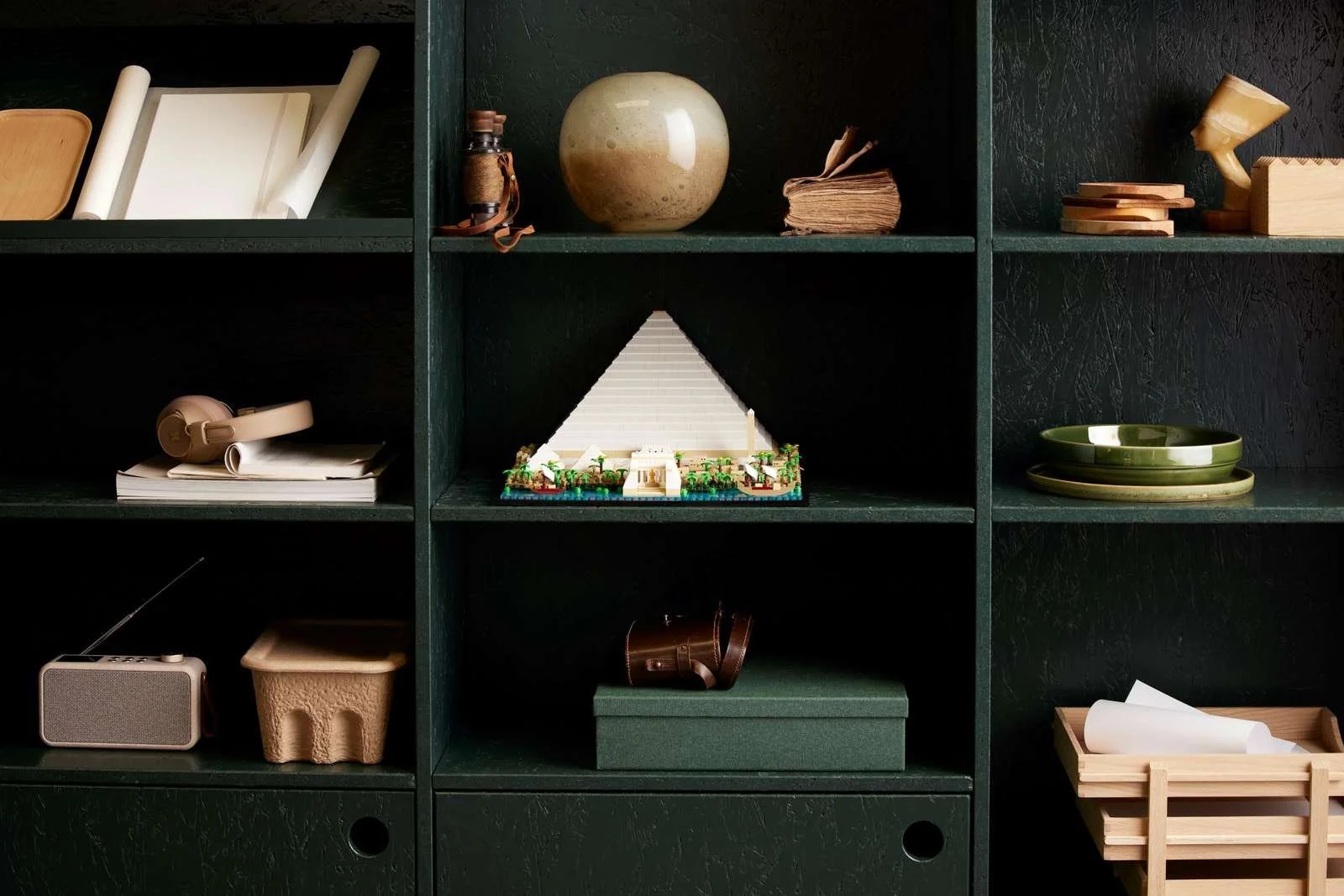 LEGO Display Sets That Look Good on a Shelf or Desk