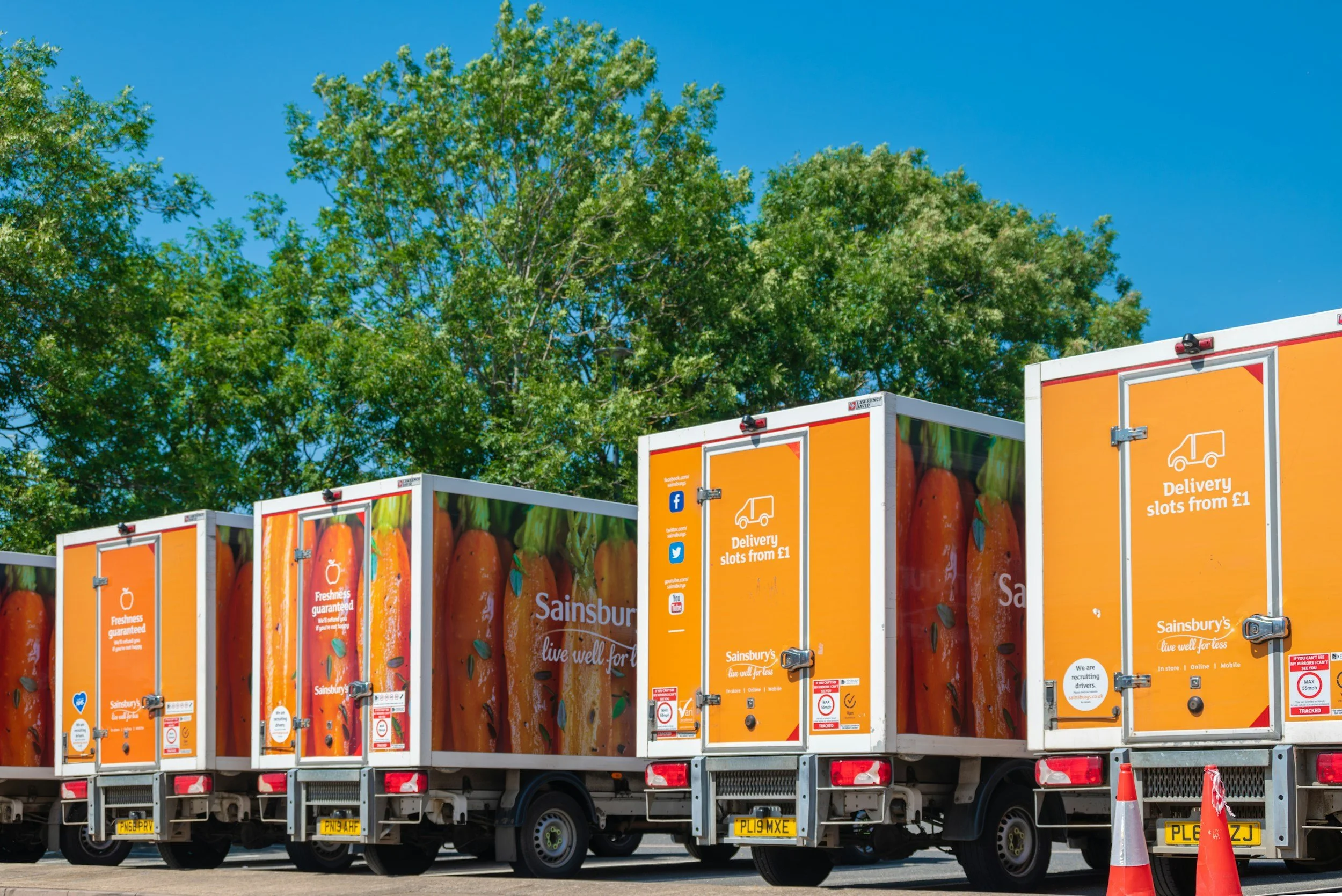 B2B-sourcing, distributie en internationale retailinvoer voor private label foodmerken.