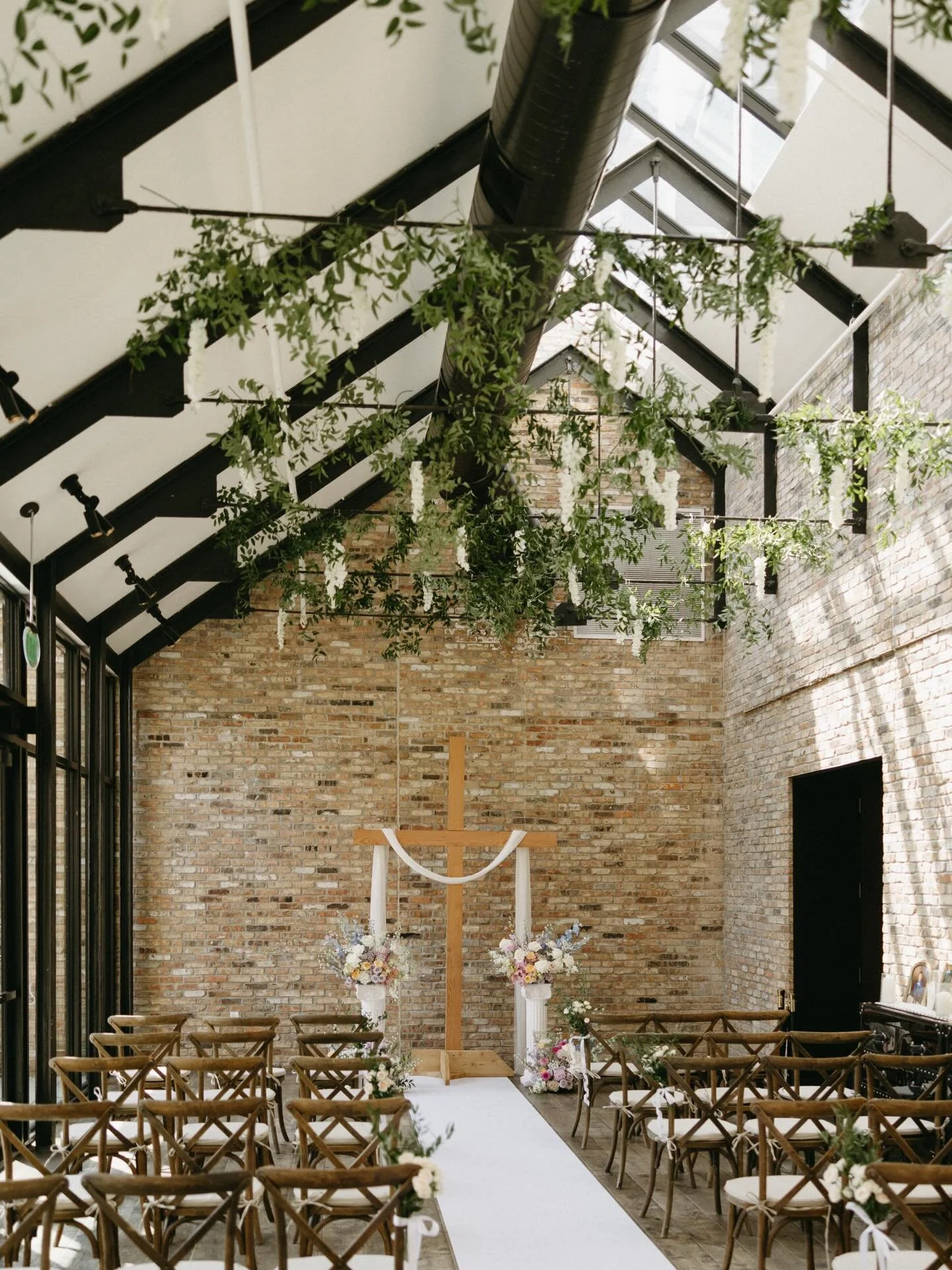 Details you&rsquo;ll never forget, moments they&rsquo;ll always remember. 💛🩷

Photos by @laurawillsphotography 
.
.
.
.
Iowa wedding / Iowa event rentals / Des Moines Wedding planner / Des Moines Wedding Florist / Wedding Day / Des Moines wedding /