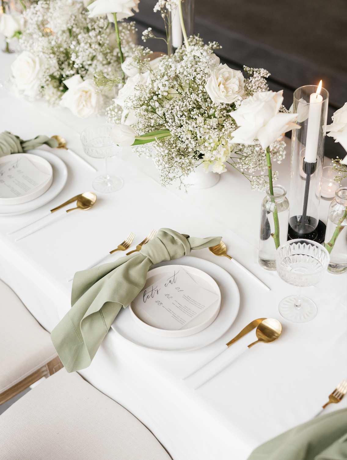 7 Ways chargers can transform your wedding tablescape