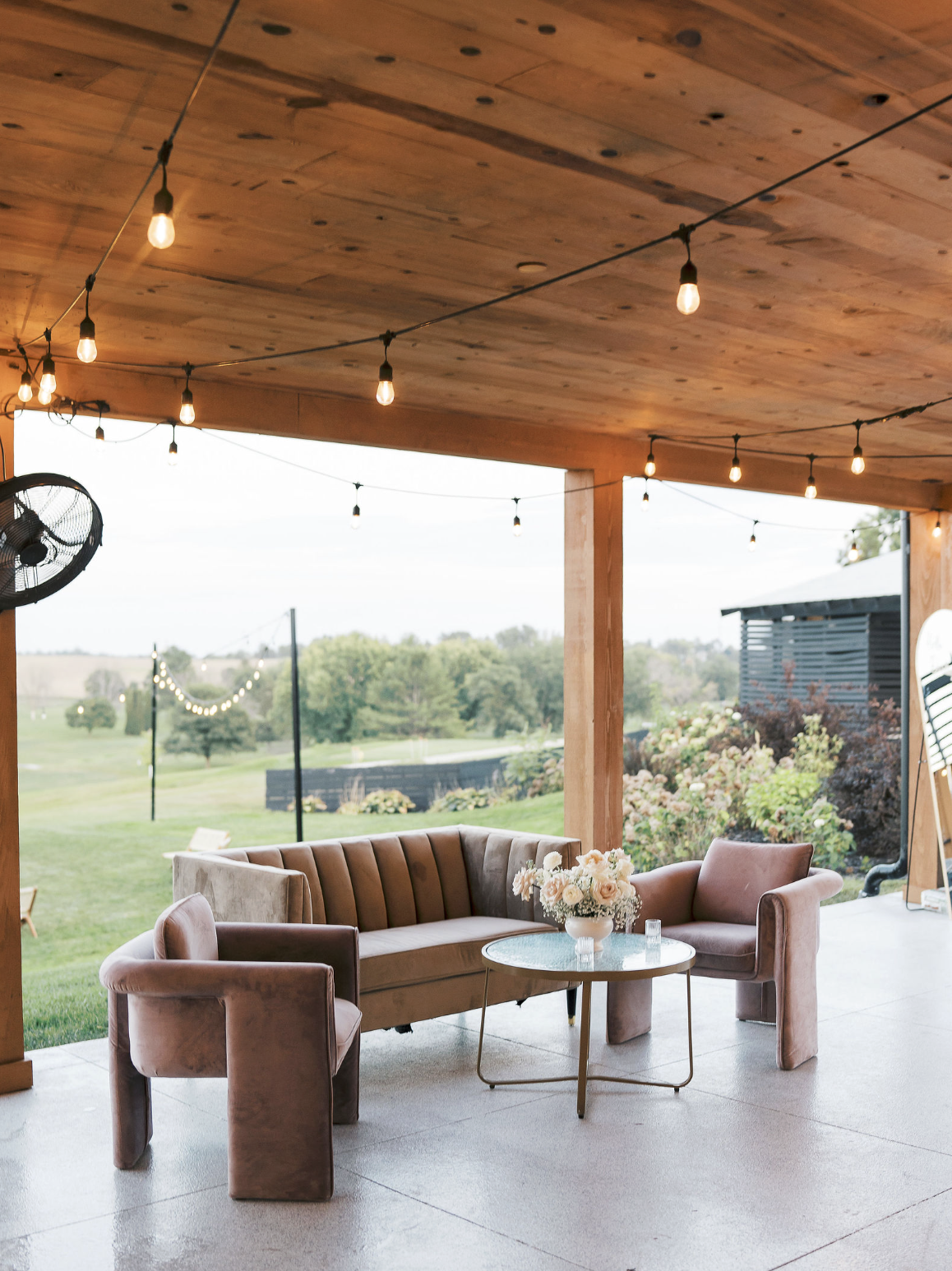 How to create an Inviting Wedding Cocktail Hour Space