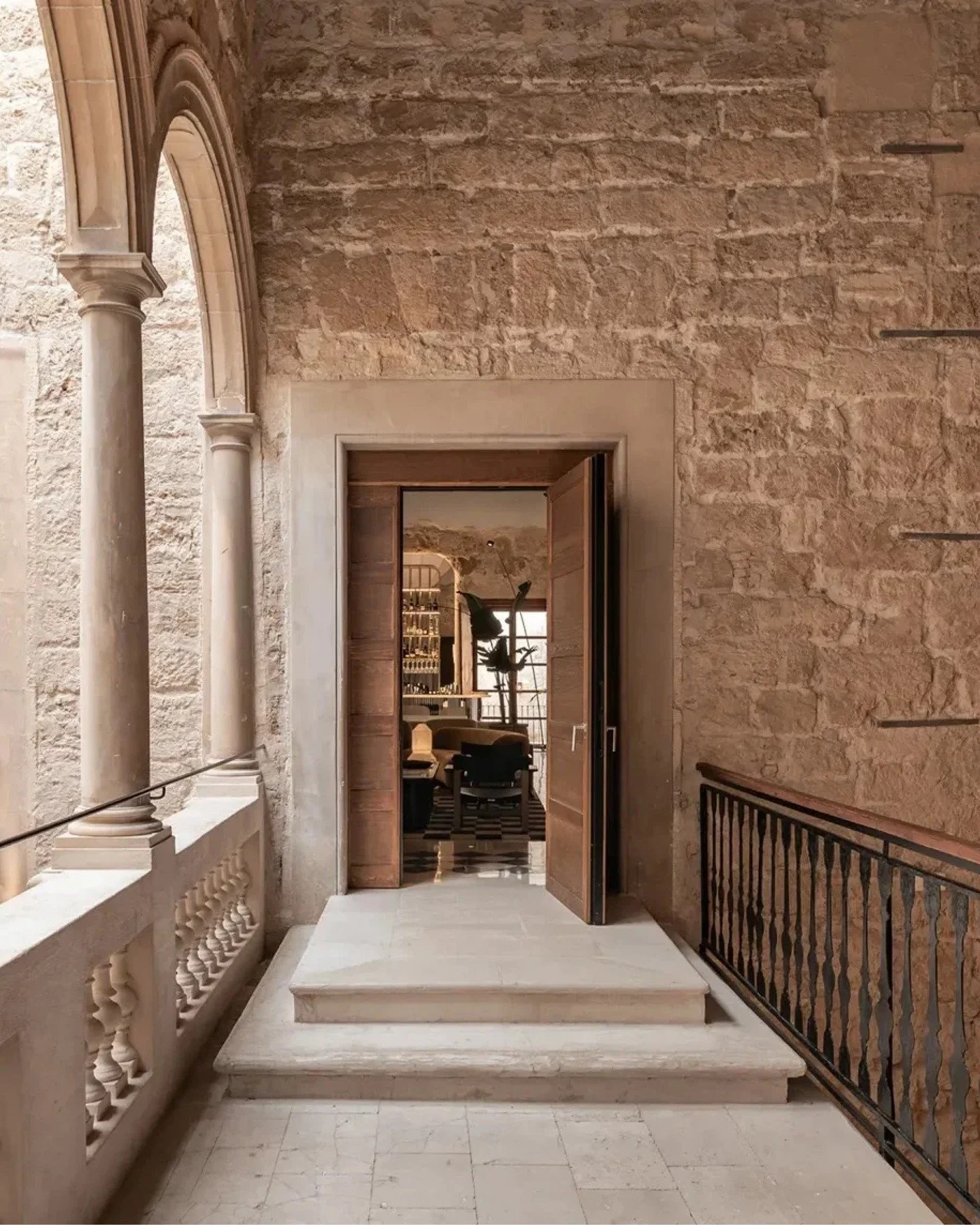 A study in texture, tone and time

@nobishotelpalma is a study in contrasts. Light tones grounded by deep accents, refined finishes set against centuries‑old stone and contemporary lines woven through an ancient structure. The result is a calm, tacti