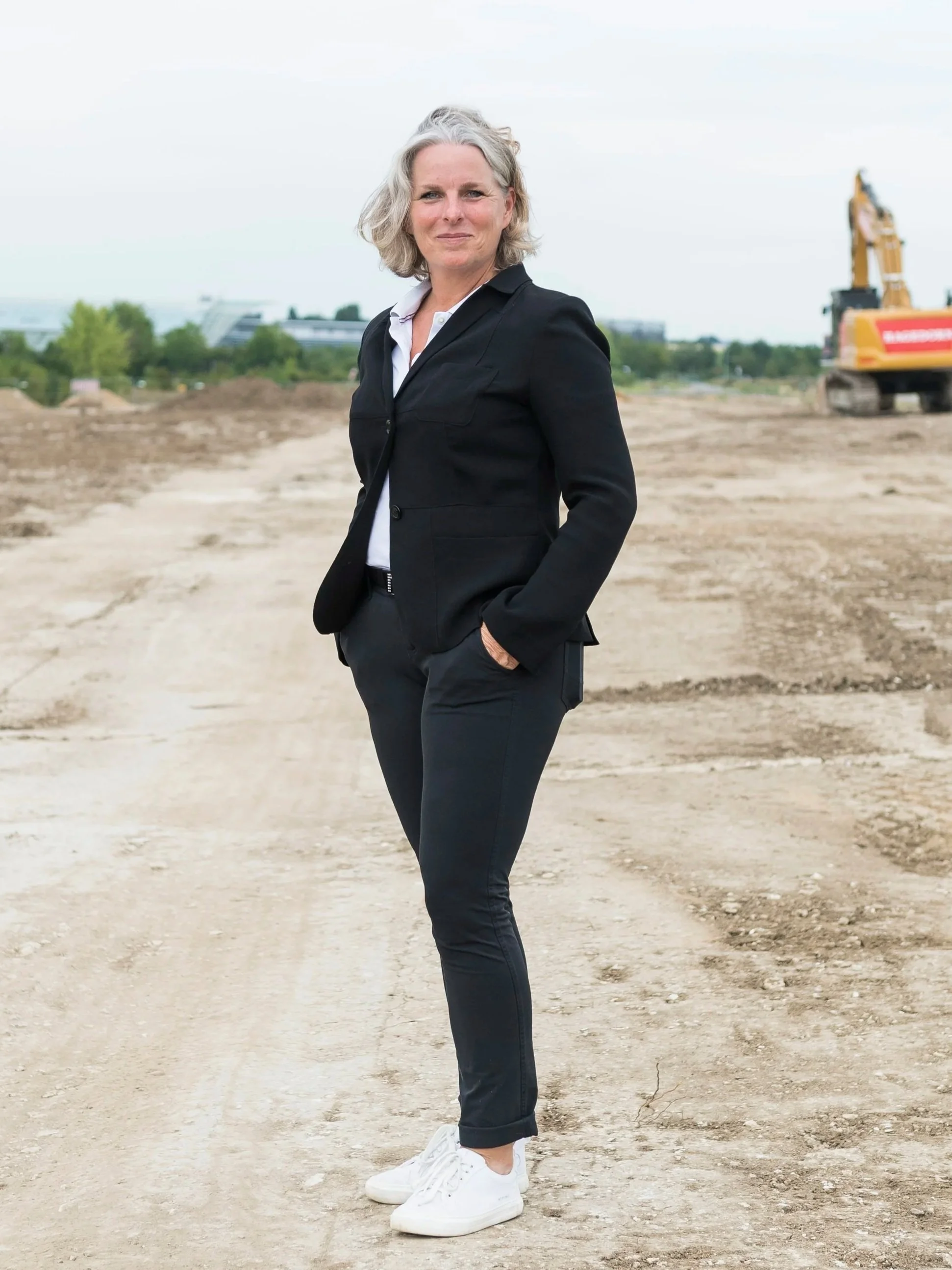 Architektin Ulrike Voß vor Ort auf der Baustelle – Expertise in allen Leistungsphasen und Bauen im Bestand