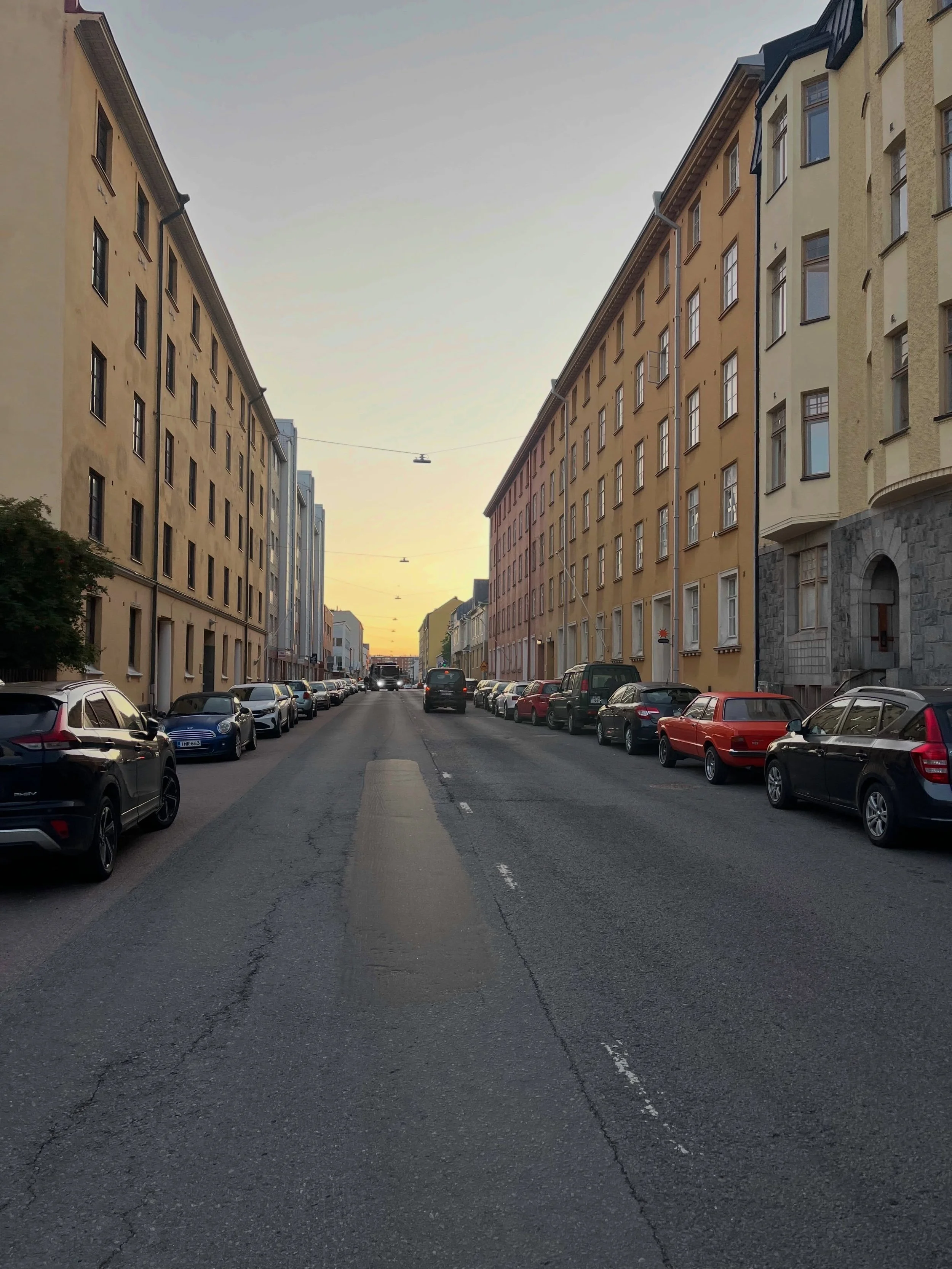 &rdquo;Varf&ouml;r Paris? Vi har ju &Aring;bo&rdquo; -hetki t&auml;n&auml;&auml;n aamulla, kun olin matkalla ohjaamaan Tyynen ekaa aamujoogaa klo 7.30-8.15 🤍. Niin kaunis valo her&auml;ilev&auml;ss&auml; kaupungissa 💛. Kiitos mukana jooganneille 🙏