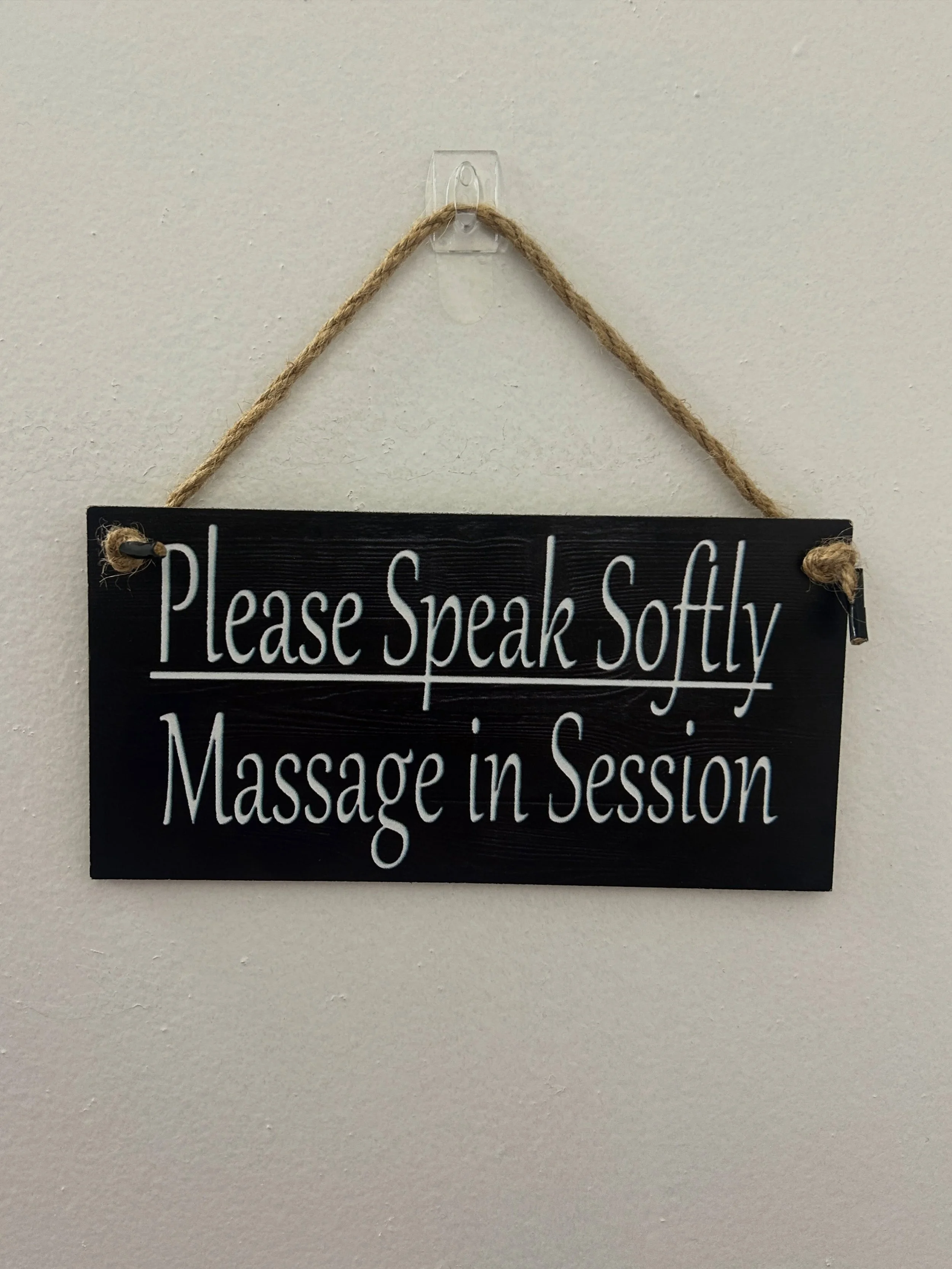 Doesn&rsquo;t reading that instantly make you feel a bit more relaxed? 🧘🏼&zwj;♂️ The long weekend may be over, but your relaxation doesn&rsquo;t need to be. Book now! Link in bio 
#relaxation #massage #massagemtl #massagetherapy #massagetherapist