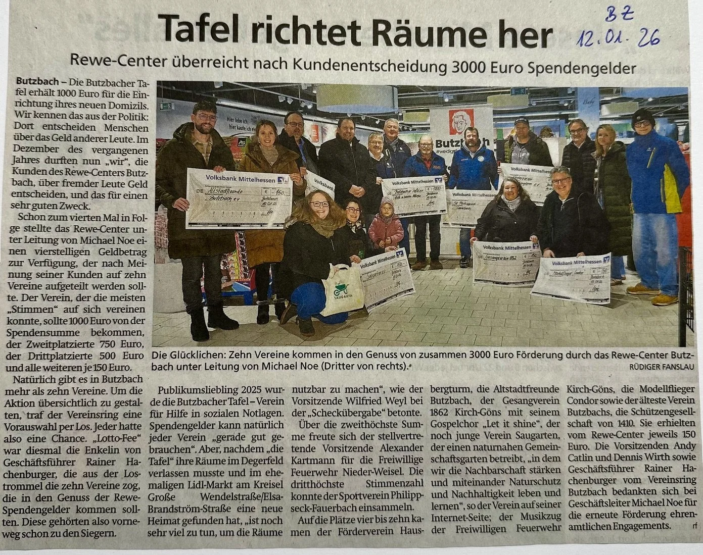 Tafel richtet Räume her