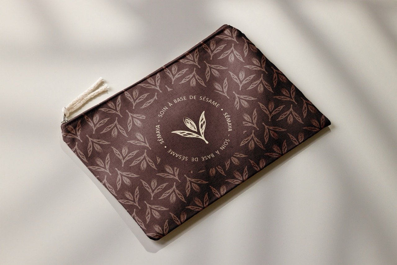 Free_Toiletry_Bag_Mockup (1) - Grande.jpeg