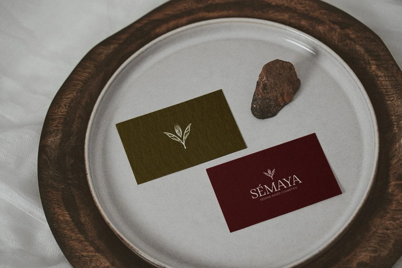 Business Card on Plate Mockup - Grande.jpeg