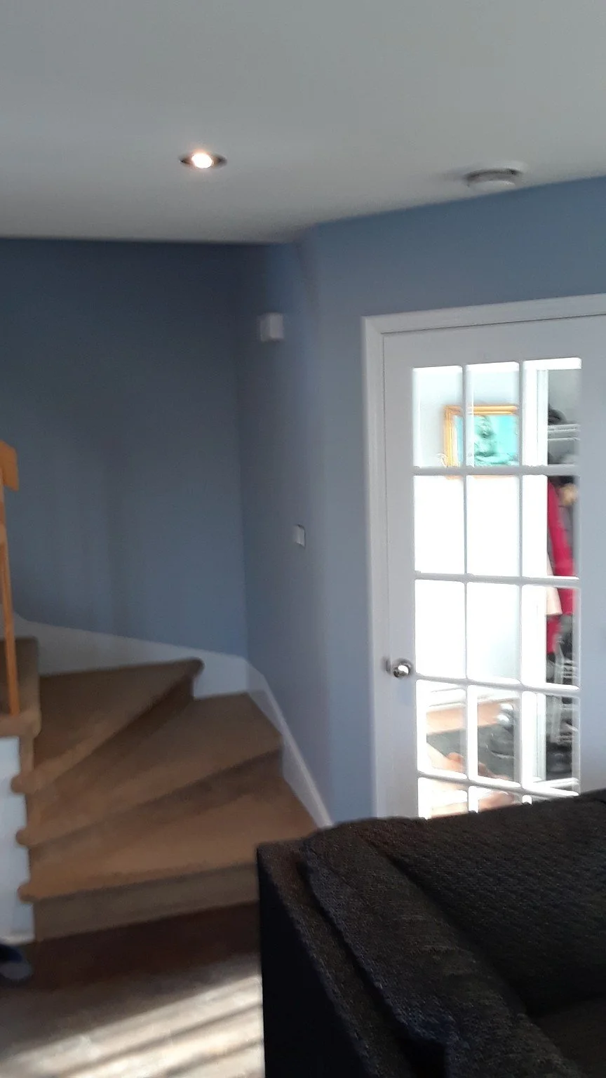 Interior room in a Côte-Saint-Luc home with painted walls