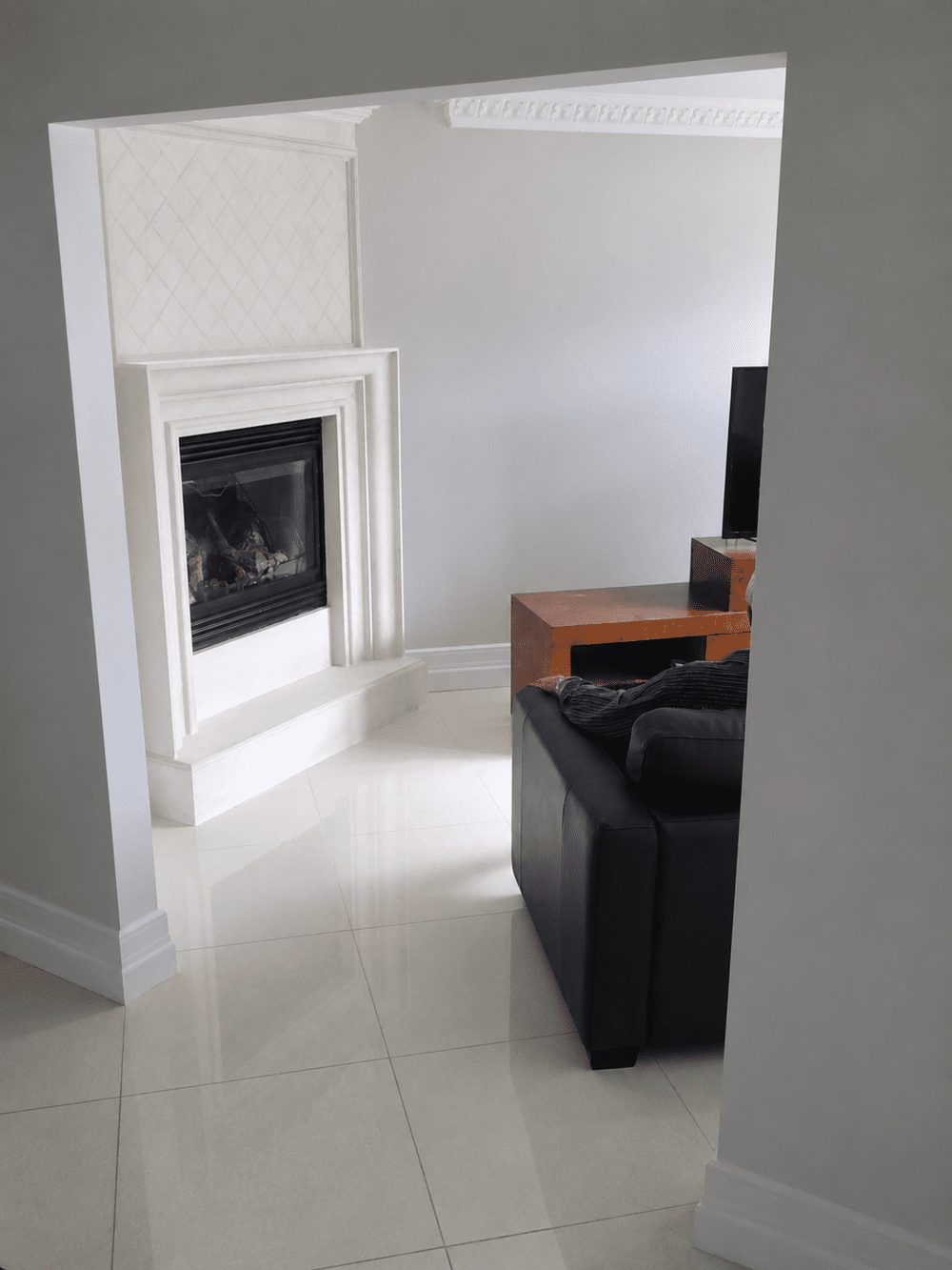 Bright living room with a white fireplace