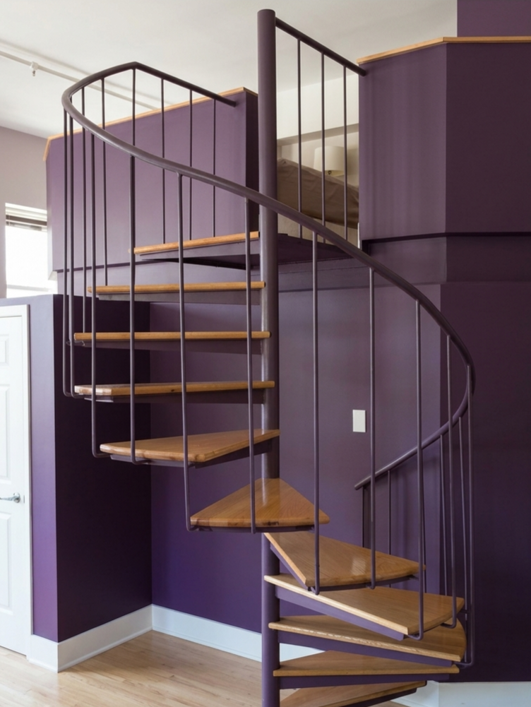Spiral staircase painted Notre-damn-de-ile-perrot