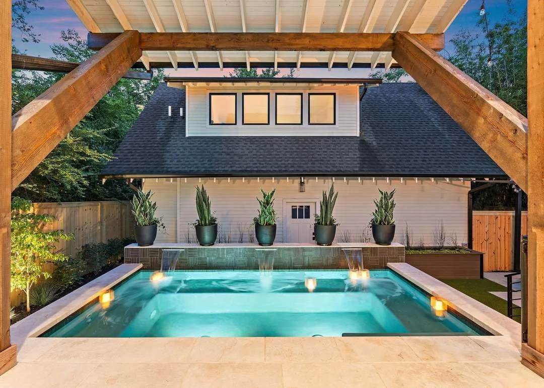 Courtyard Pool – Hillsboro Village