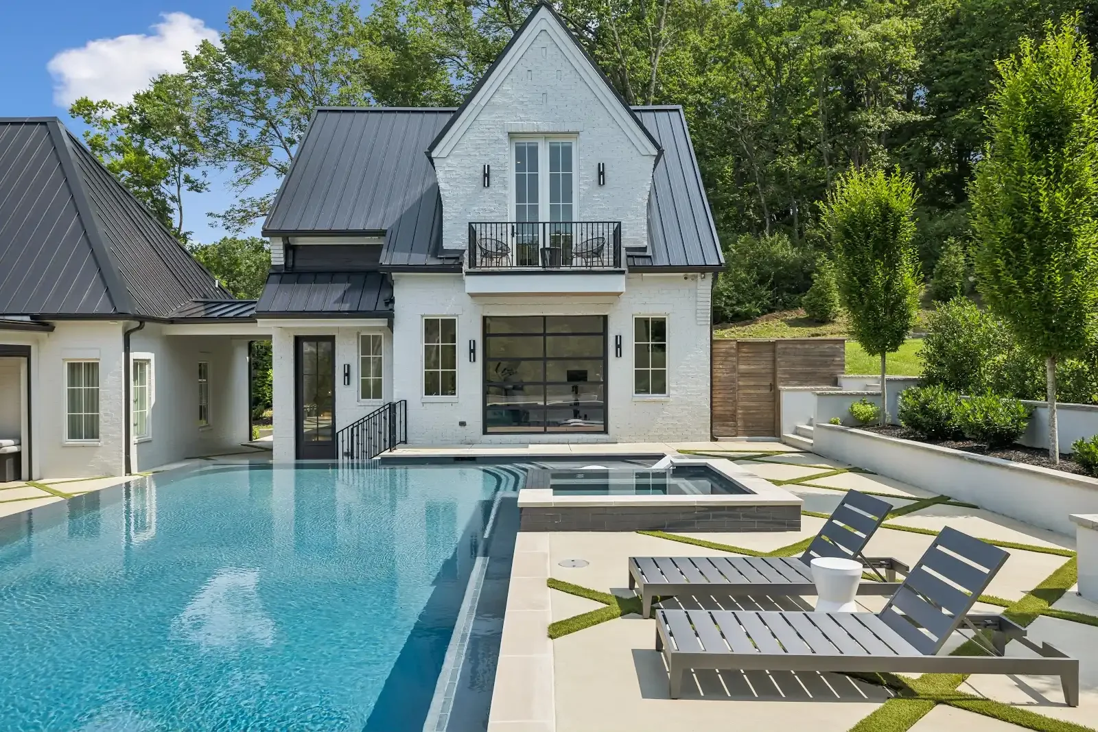 Modern Pool – Green Hills