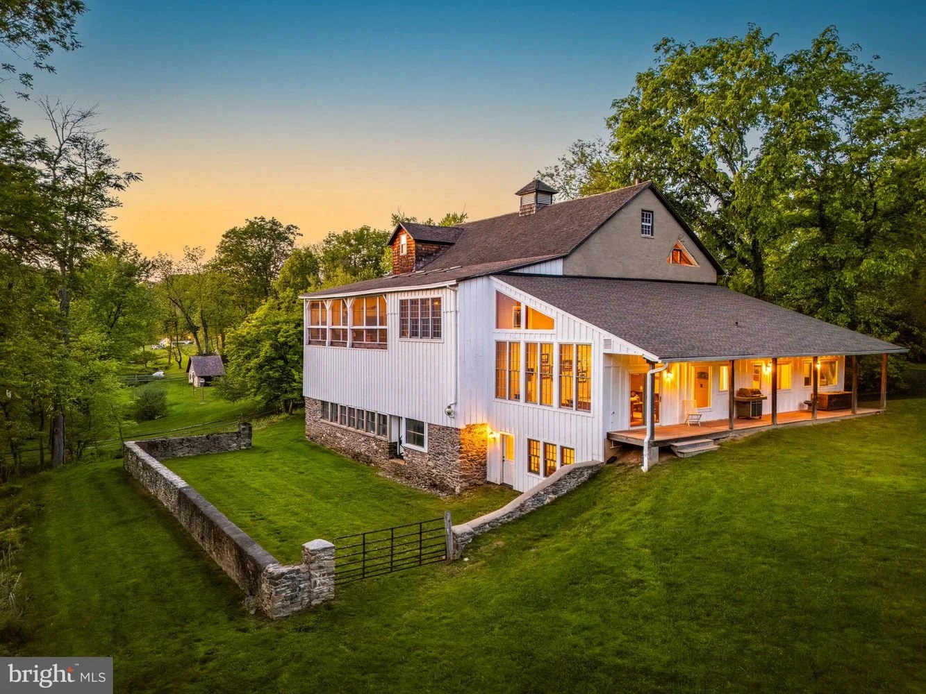 9 Tiburon Ln, Malvern, PA 19355