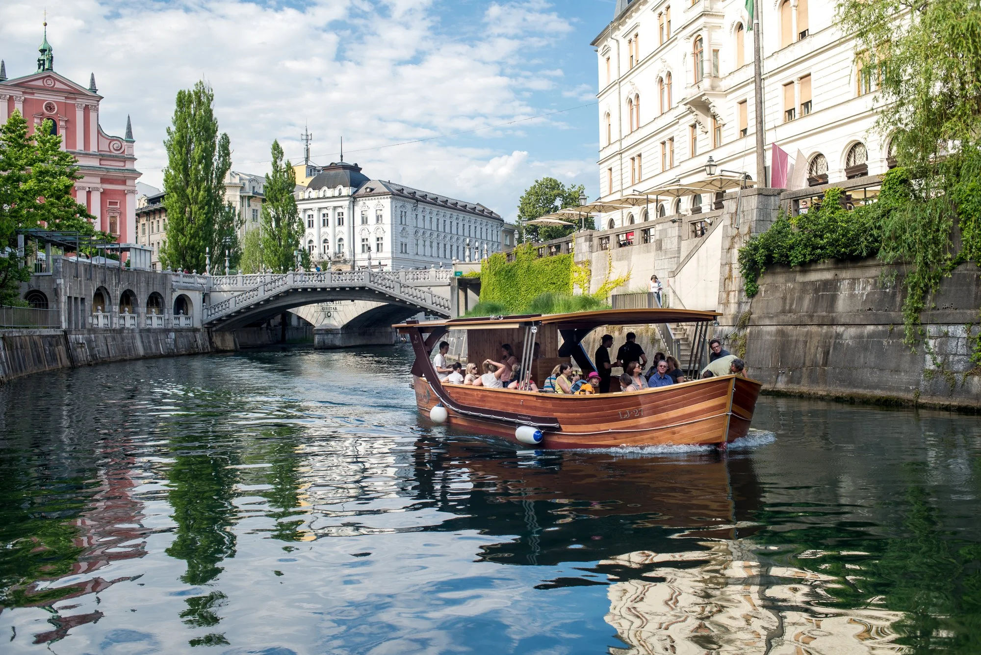 City boat tour