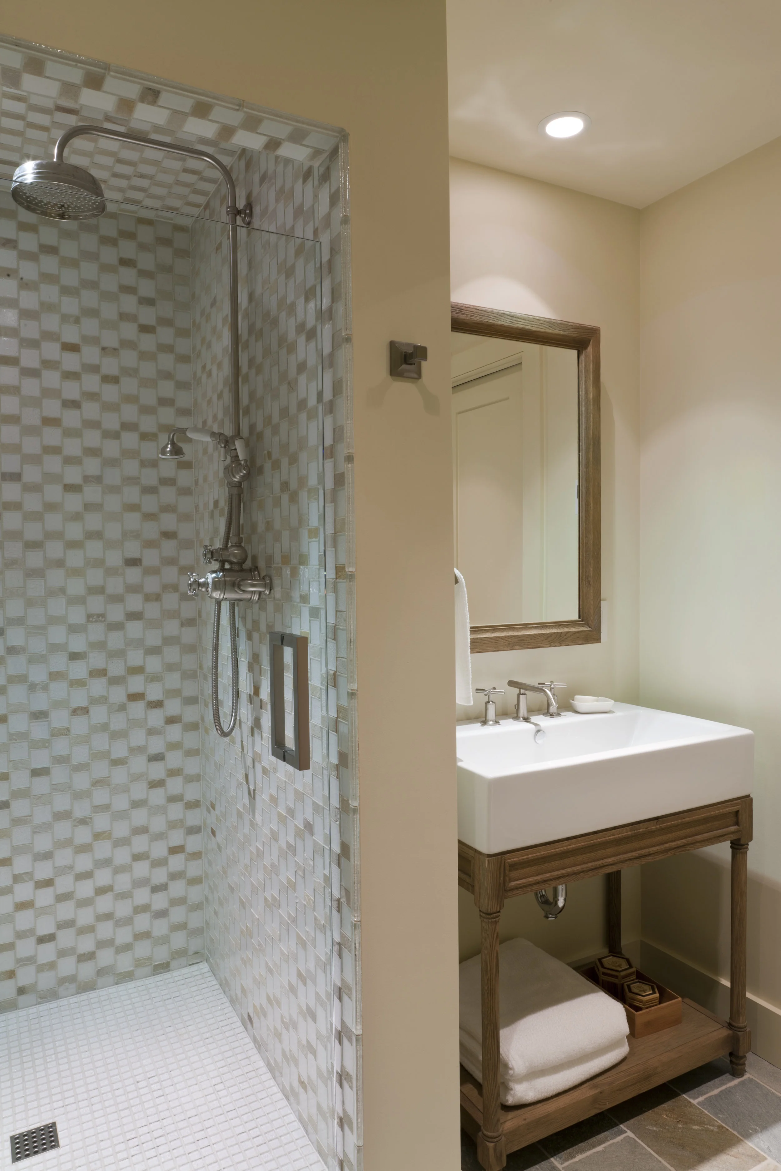 Full Bath with Tiled Shower Enclosure (Copy)