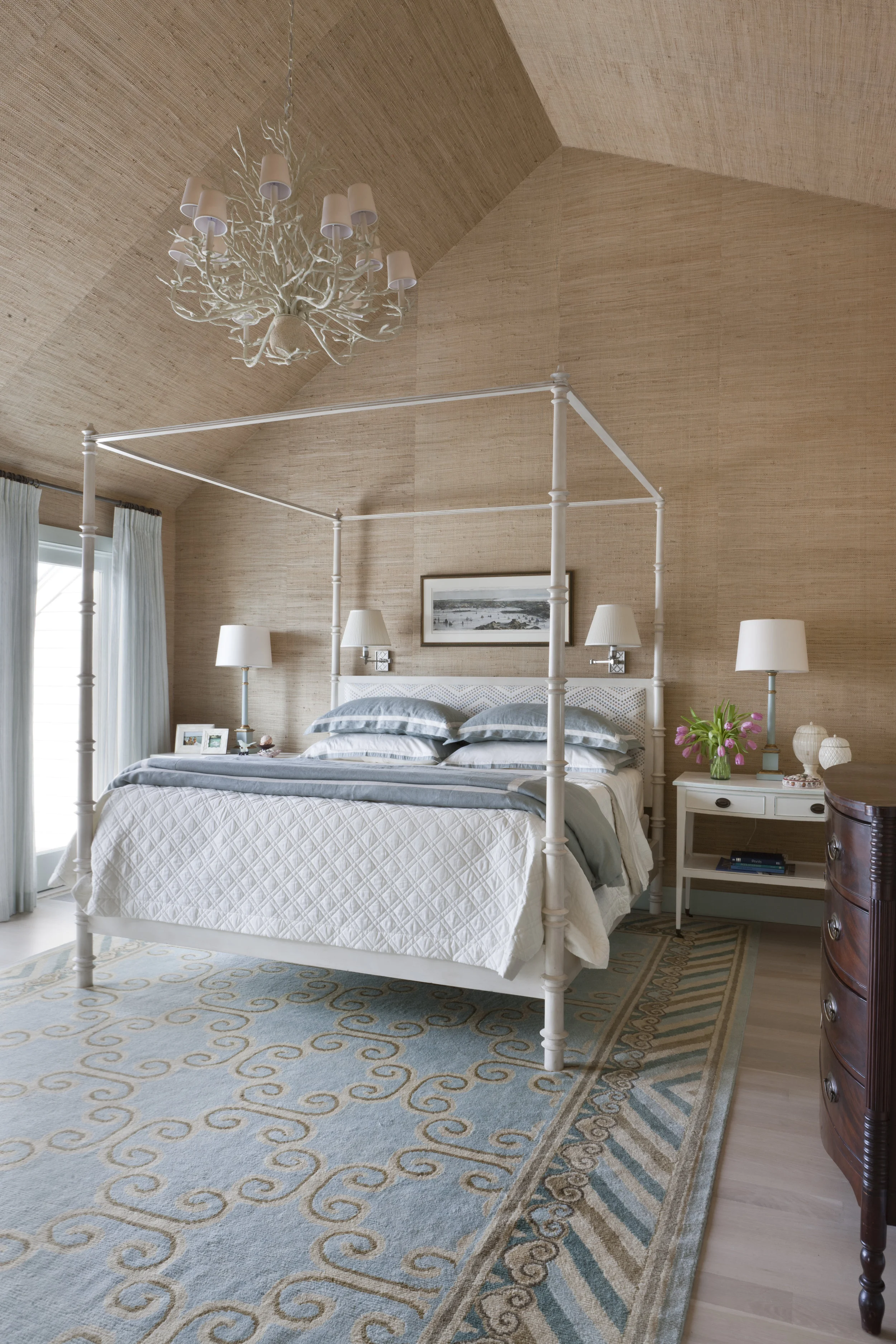 Master Bedroom with Vaulted Ceiling (Copy)