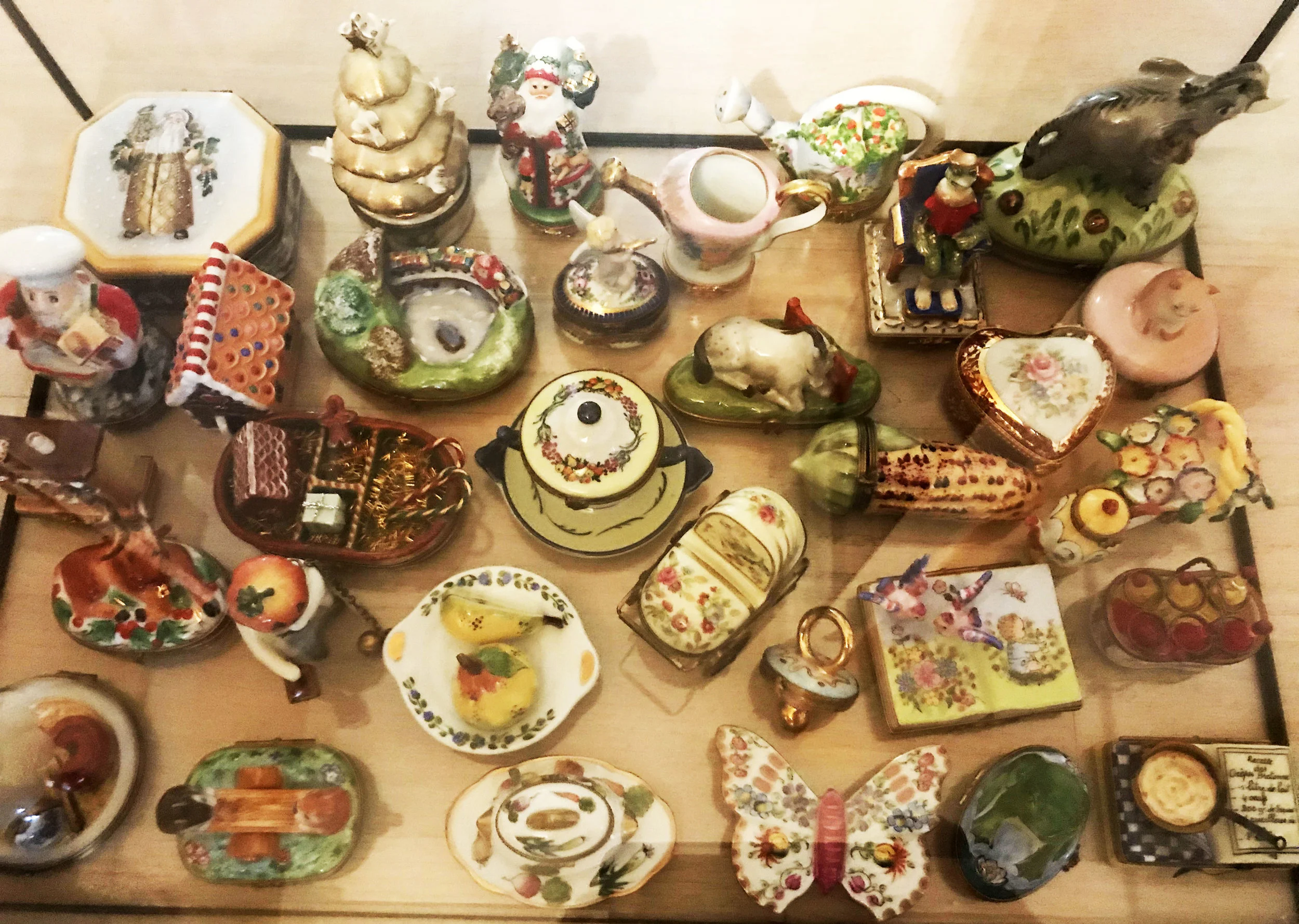 My collection of limoge boxes was one of the first things I started. My first piece was given to me in college by a sweet roommate.