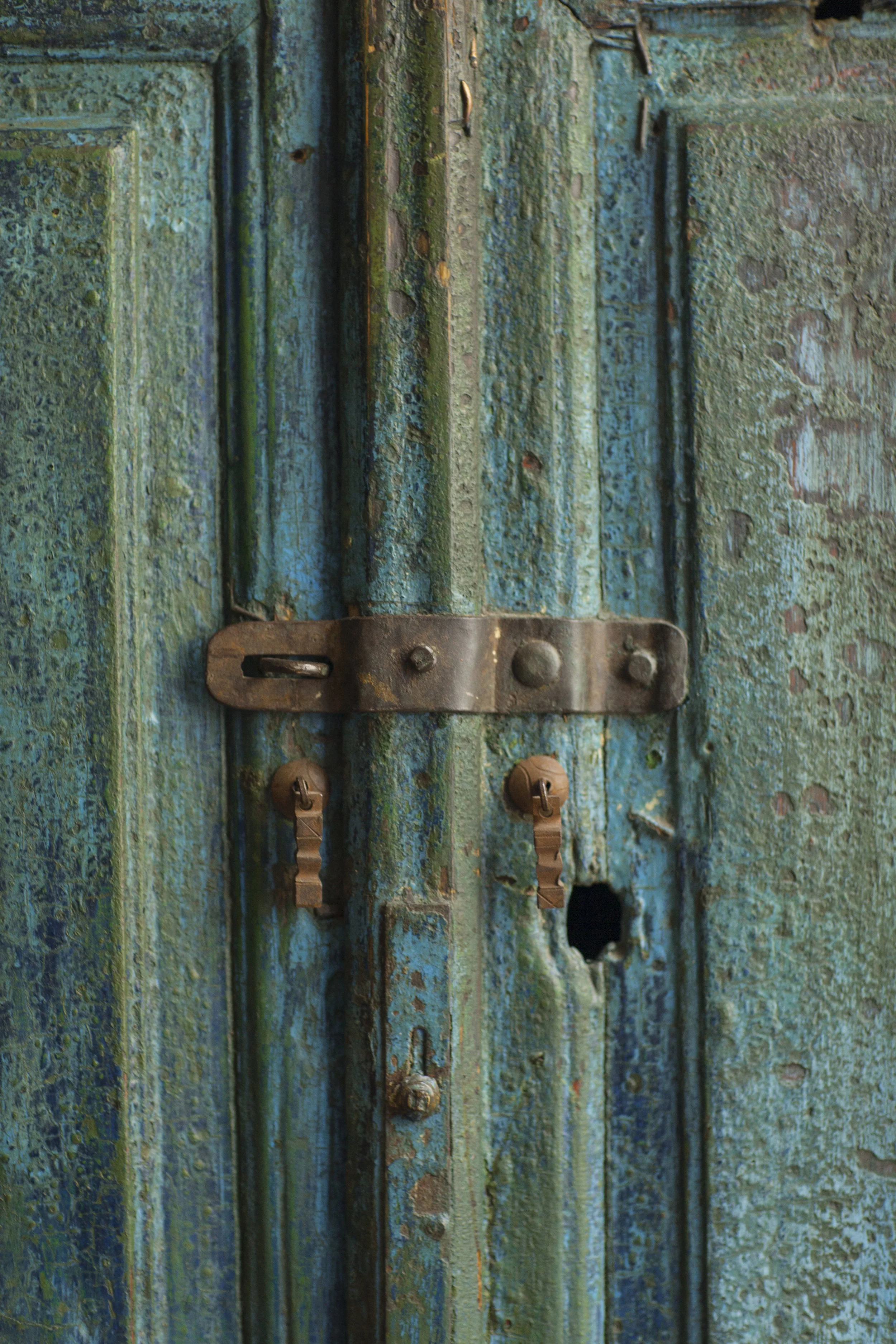 Detail Shot Turquoise Cabinet (Copy)