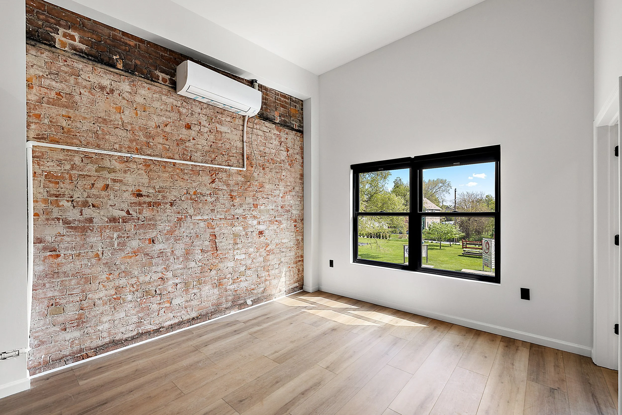 33-9301 Oakland Unit 203-7_Final.jpg
