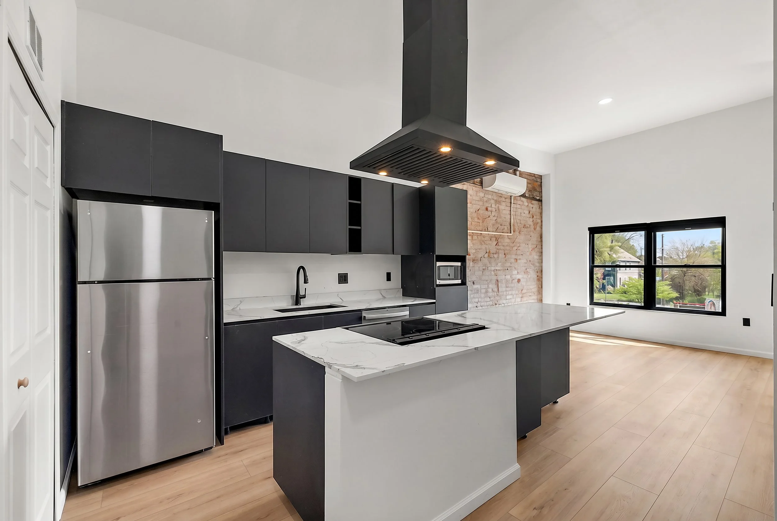 27-9301-Oakland-Unit-203-1-Enhance.jpg