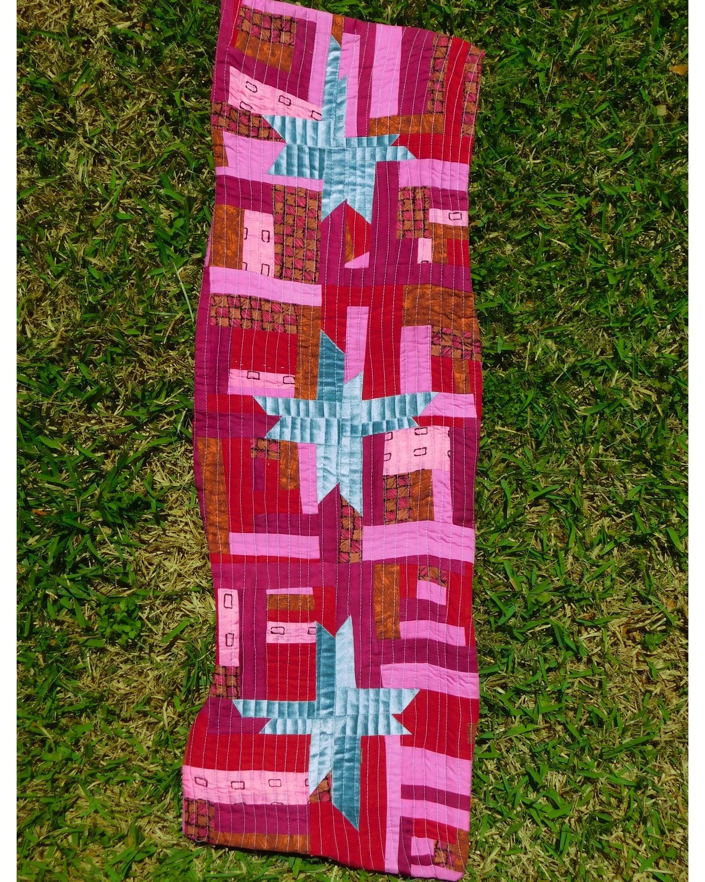 Another upcycled quilt I was finally able to photograph! Made from cotton, silk, and velvet. A collection of hand dyed scraps from past projects. Enjoying the contrast of my blues and pinks. 
🩵🩷💙
