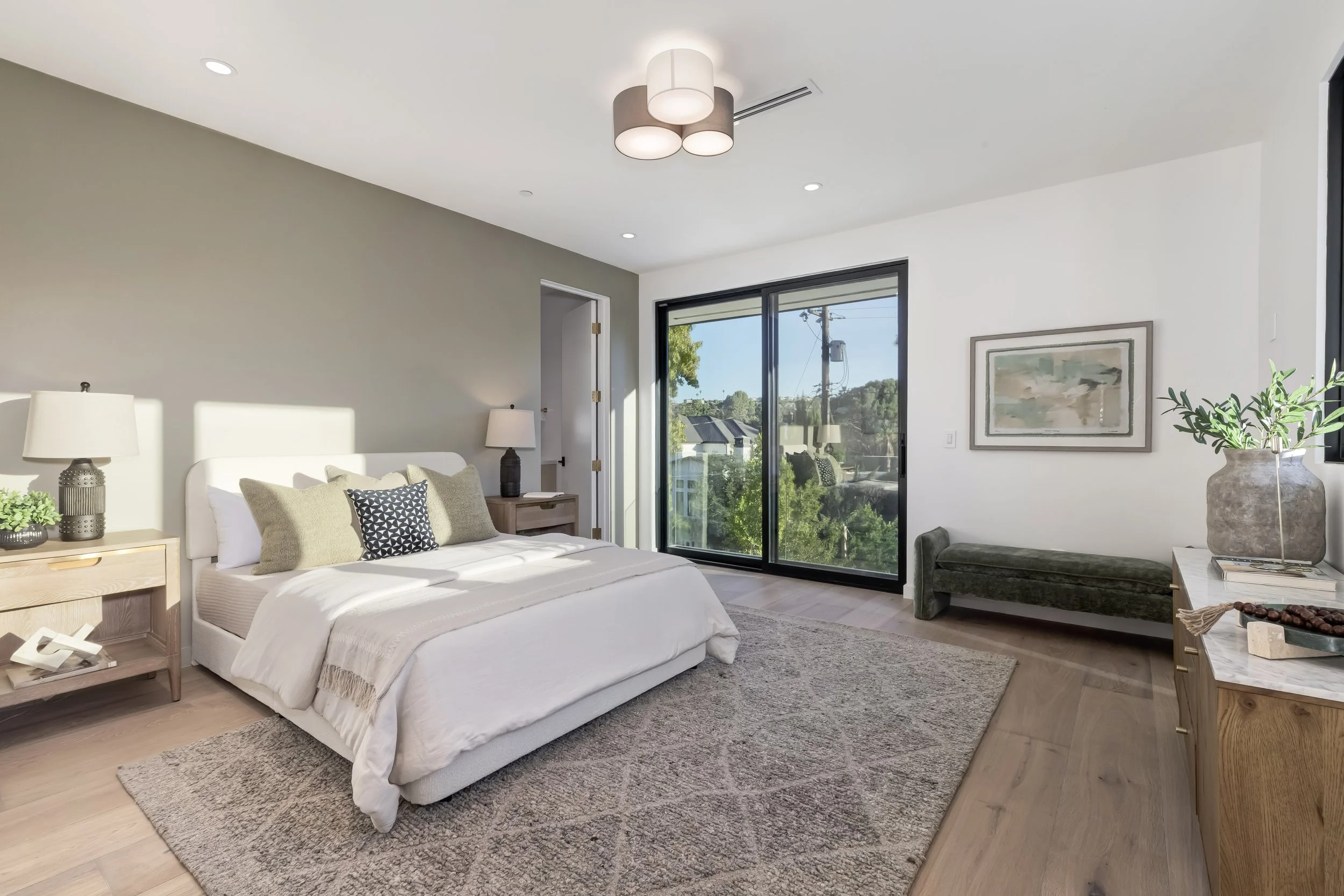 fullbuild_Encino_Interior_bedroom_03.jpg