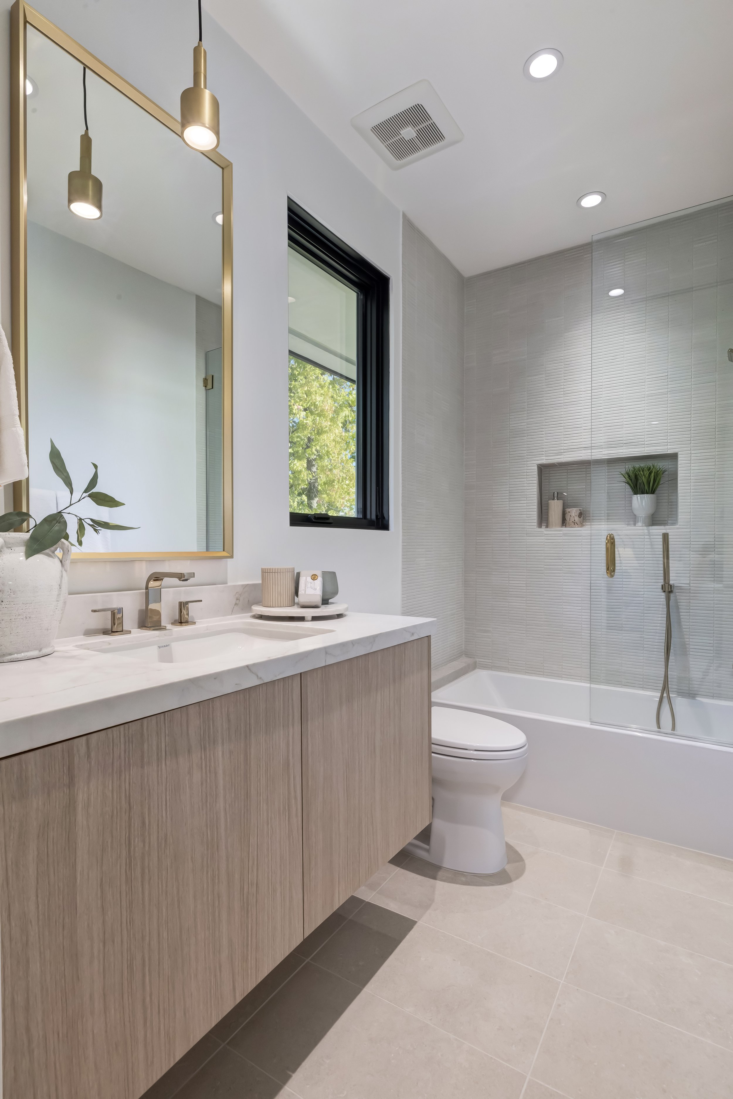 fullbuild_Encino_Interior_bathroom_05.jpg