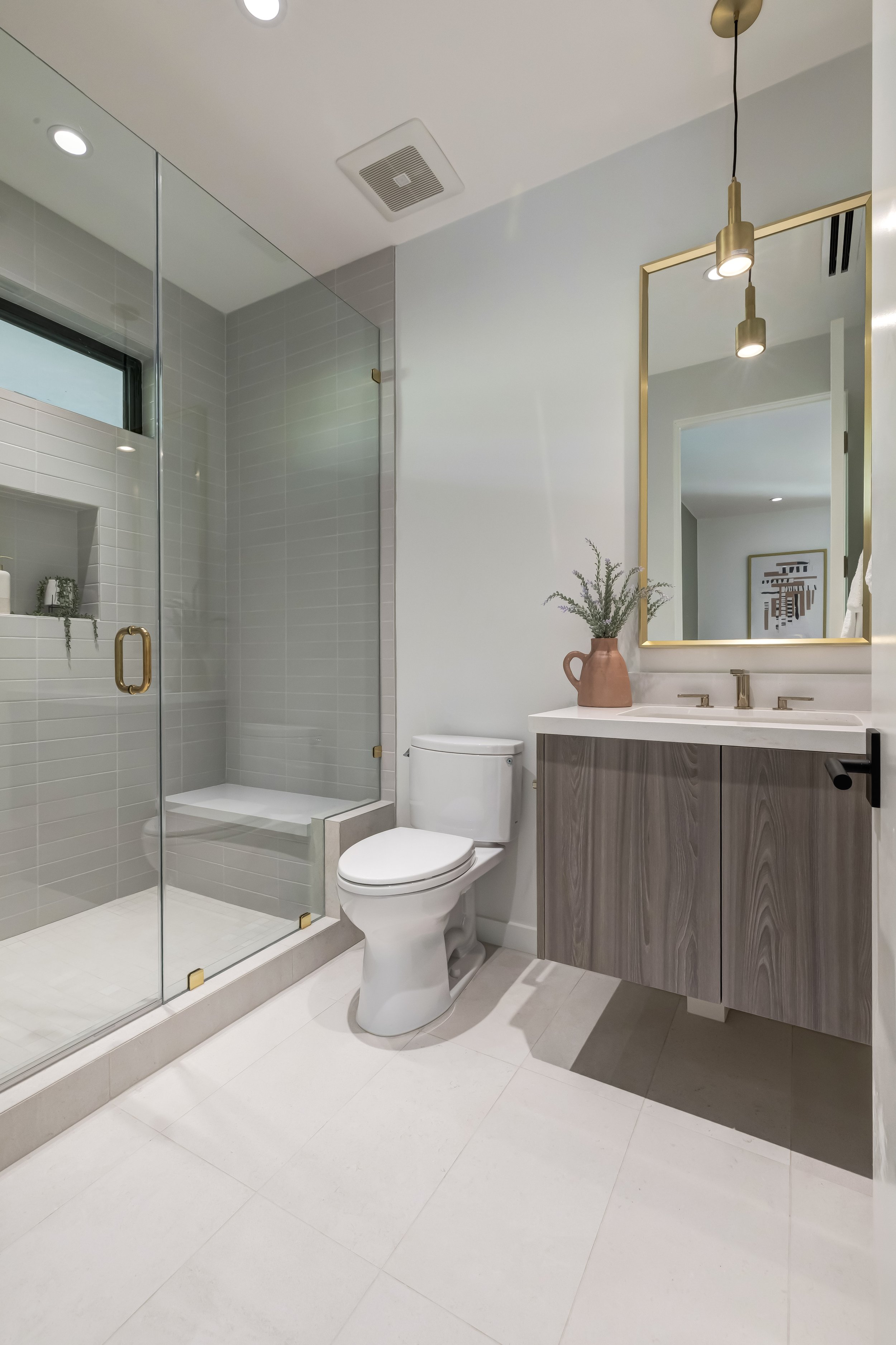 fullbuild_Encino_Interior_Bathroom_04.jpg