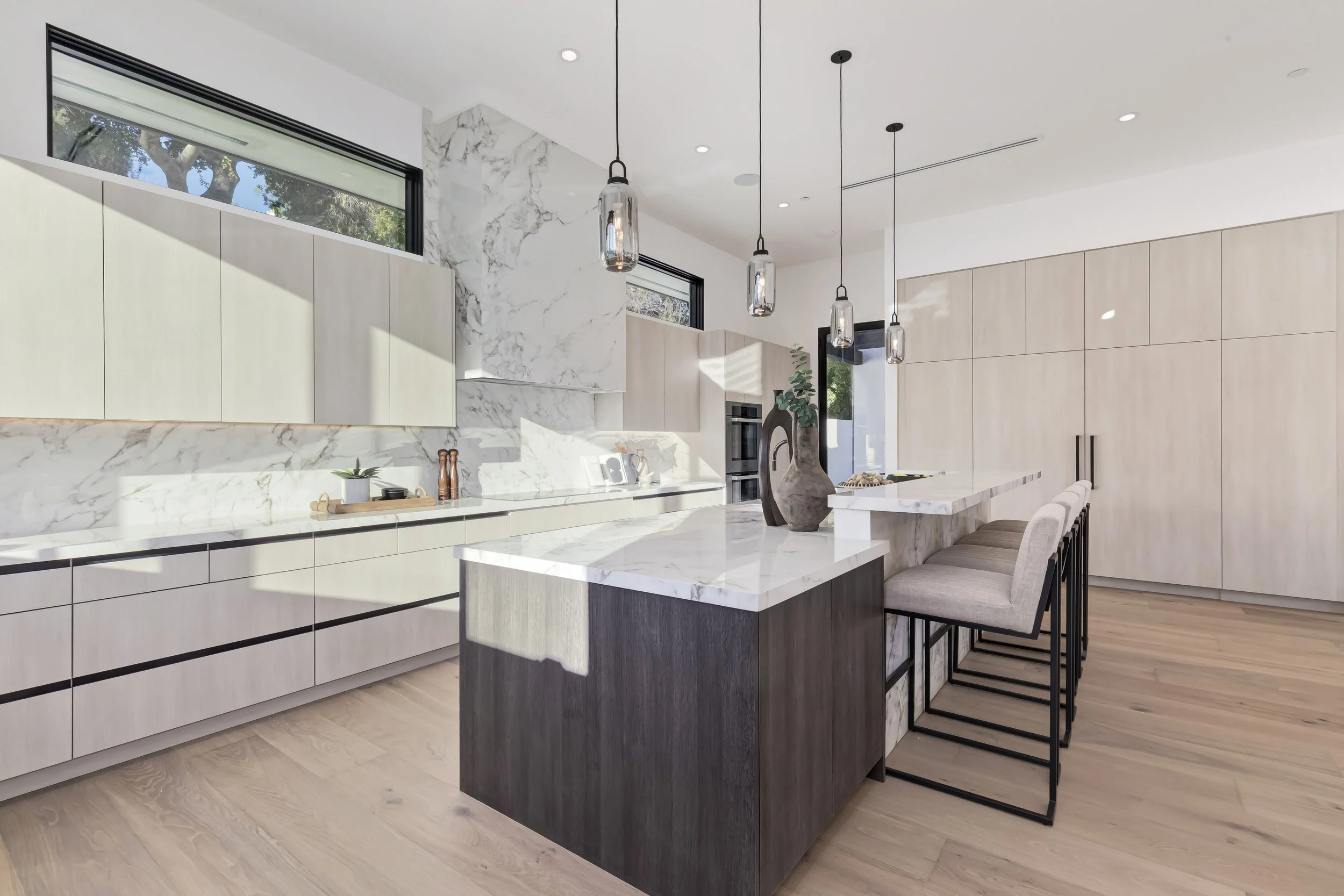 fullbuild_Encino_Interior_Kitchen_01.jpg