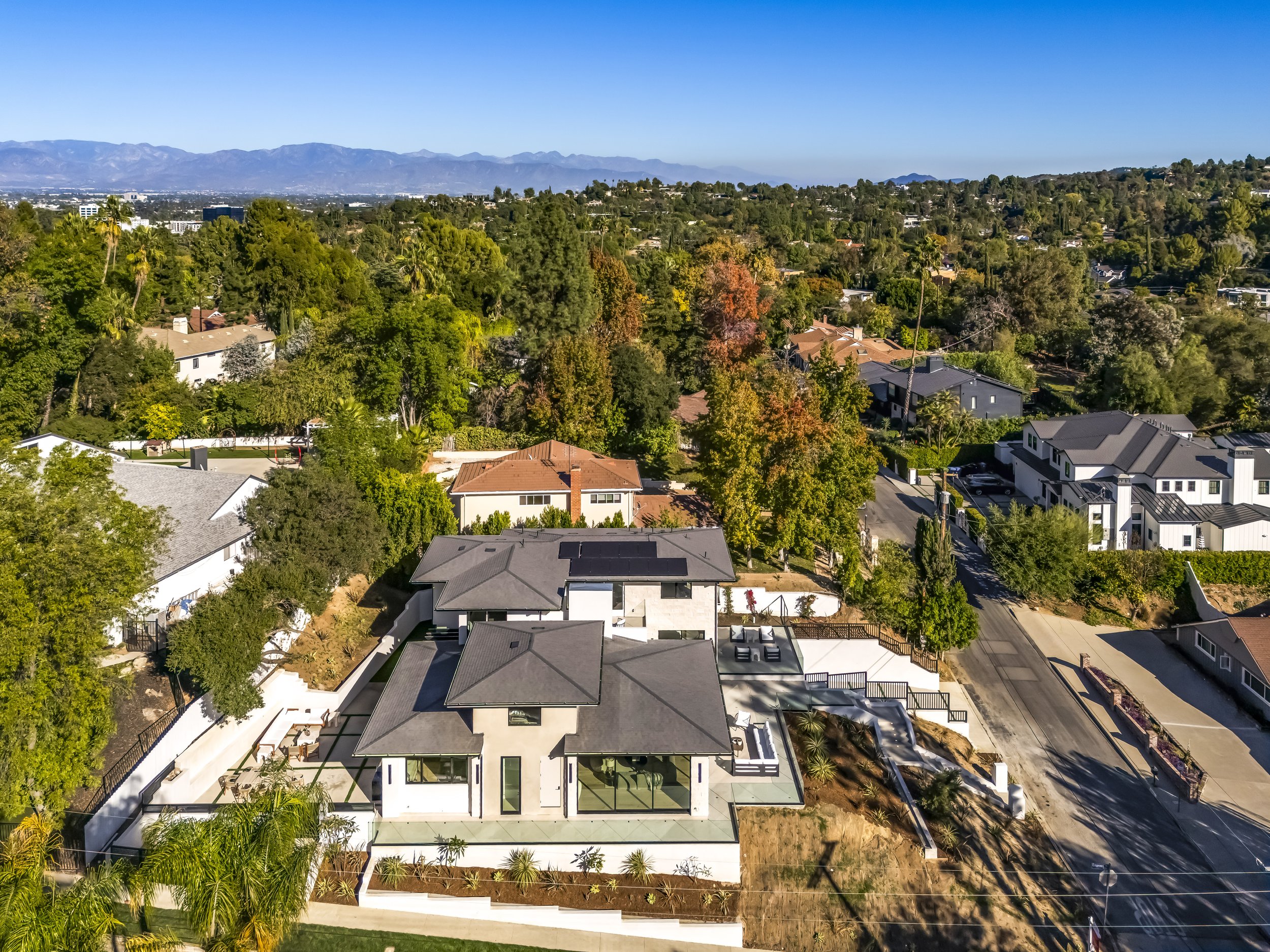 fullbuild_Encino_Exterior-side-drone_04.jpg